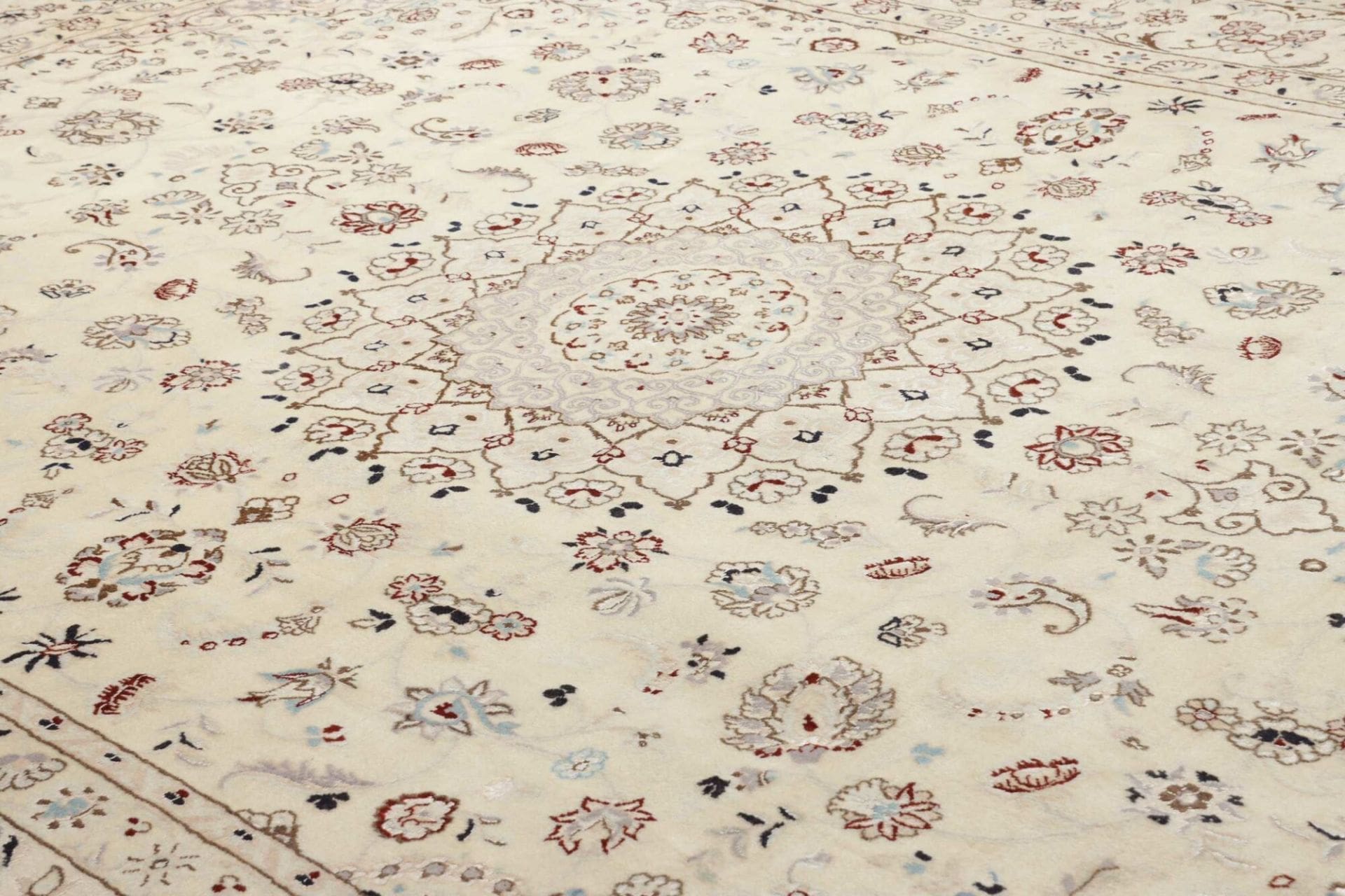 Nain Persian Rug — hand-knotted, 258 × 345 cm, Wool