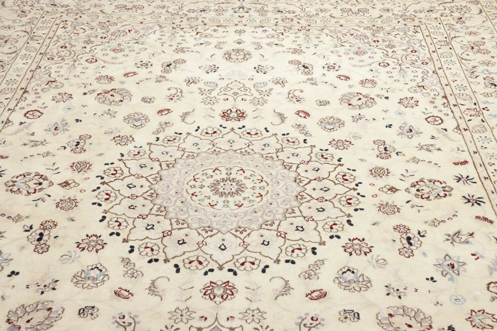 Nain Persian Rug — hand-knotted, 258 × 345 cm, Wool