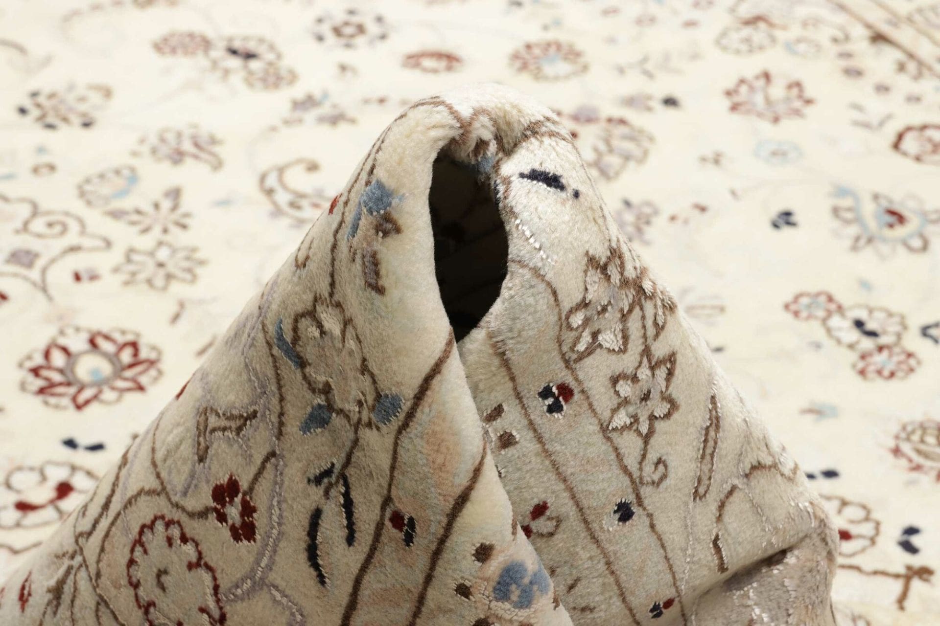 Nain Persian Rug — hand-knotted, 258 × 345 cm, Wool