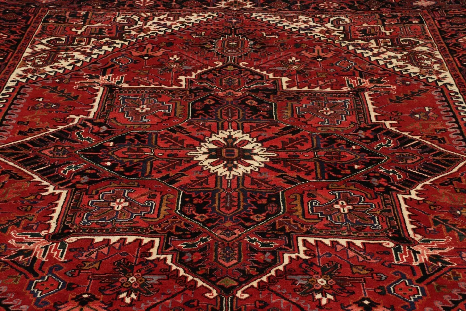 Heriz Persian Rug 263 × 330 cm, Wool, hand-knotted