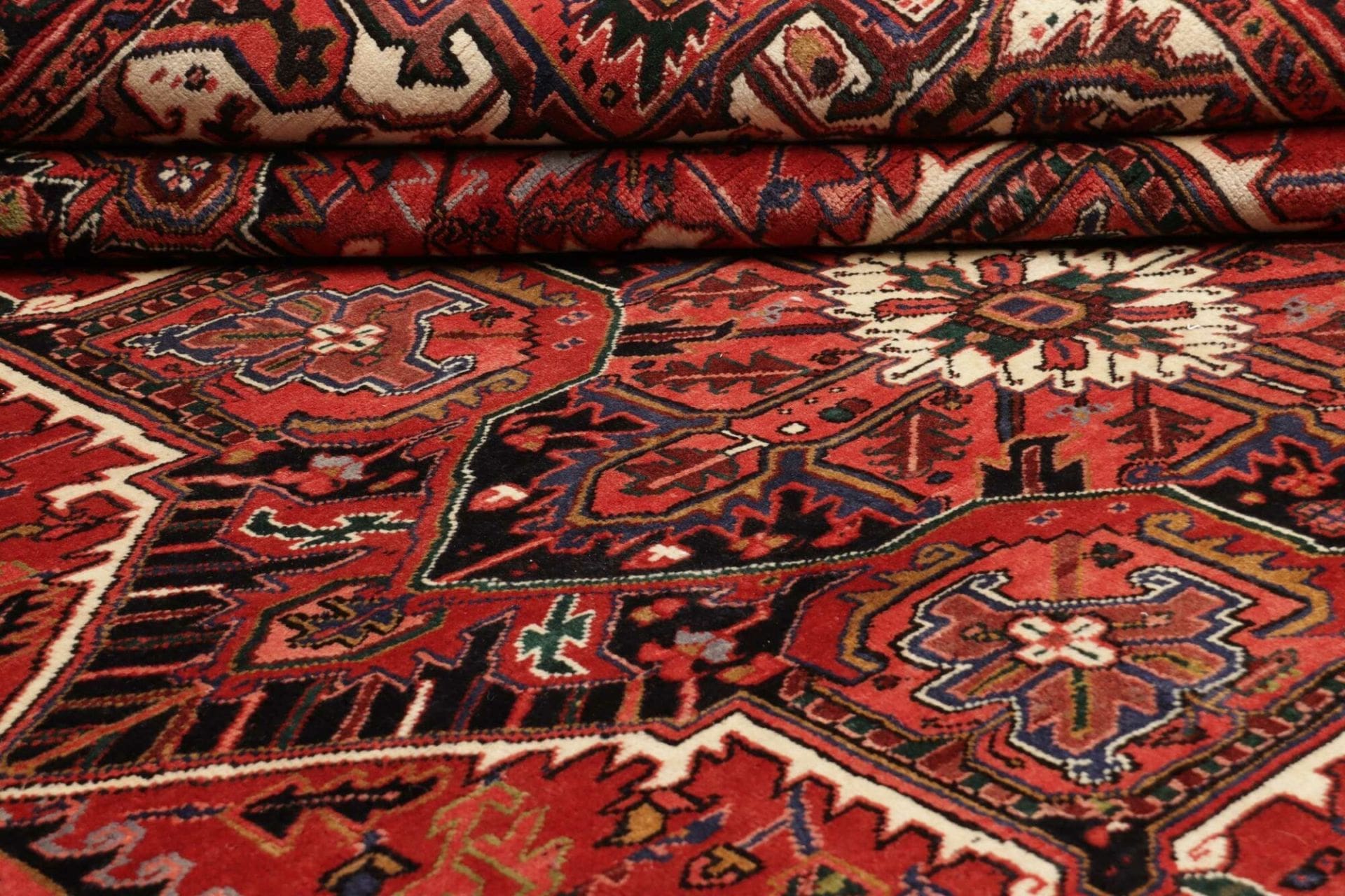Heriz Persian Rug 263 × 330 cm, Wool, hand-knotted