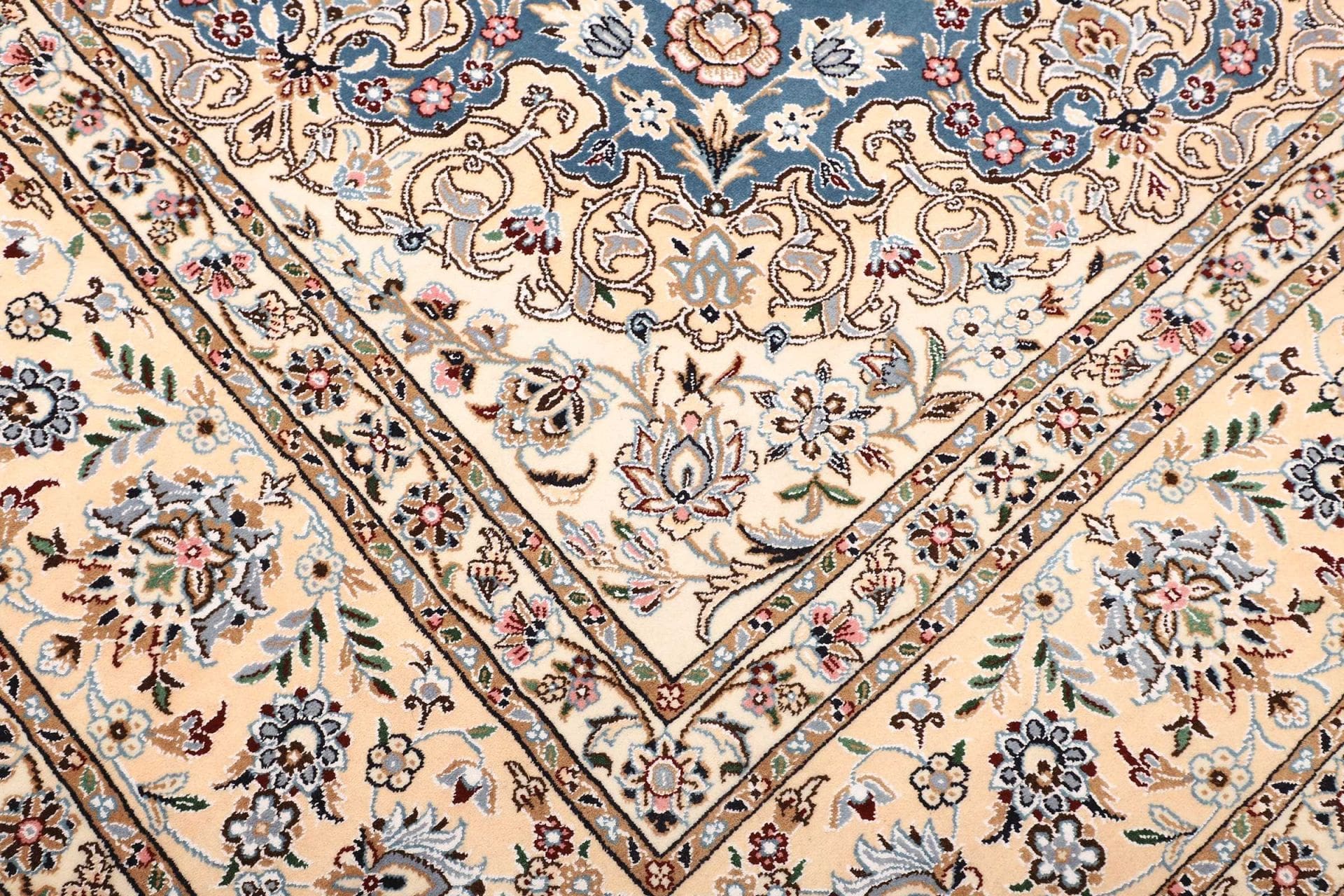 Nain Persian Rug 256 × 359 cm, Wool, hand-knotted