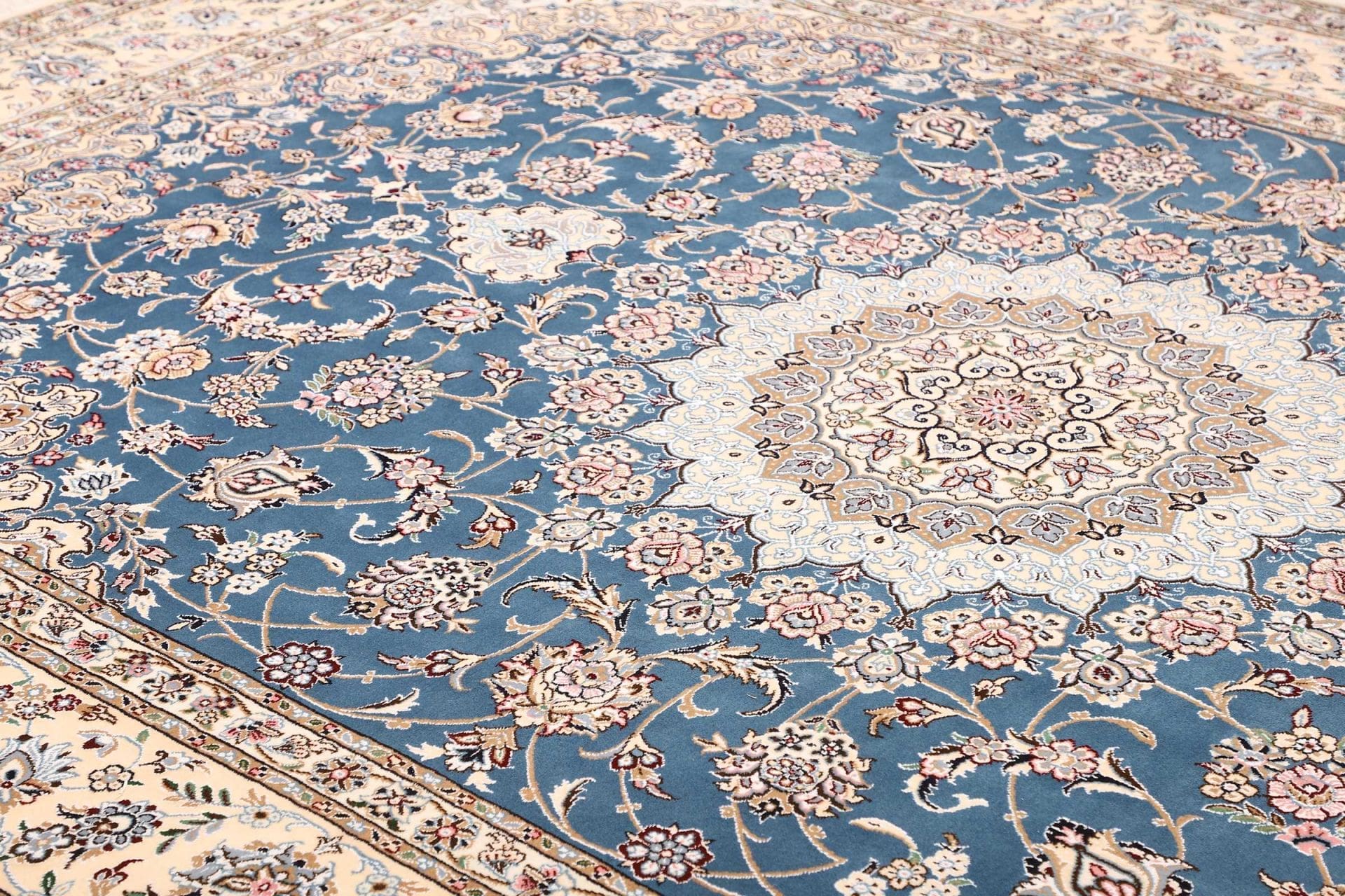 Nain Persian Rug 256 × 359 cm, Wool, hand-knotted