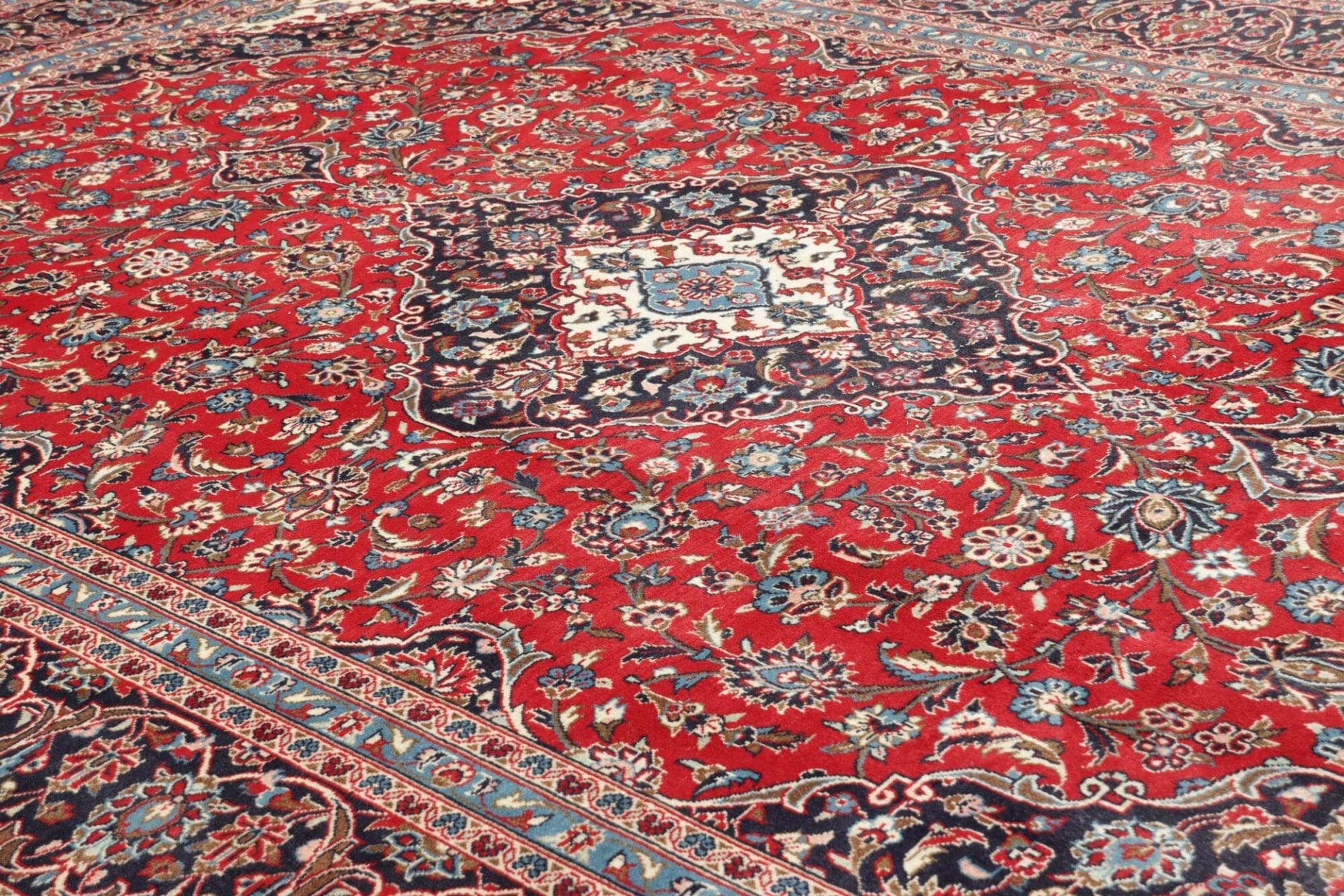 Hand-Knotted Wool Kashan Persian Rug, 249 × 353 cm
