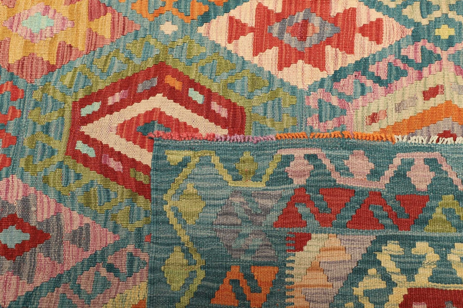 Hand-Woven Wool Kilim Pakistani Rug, 216 × 293 cm