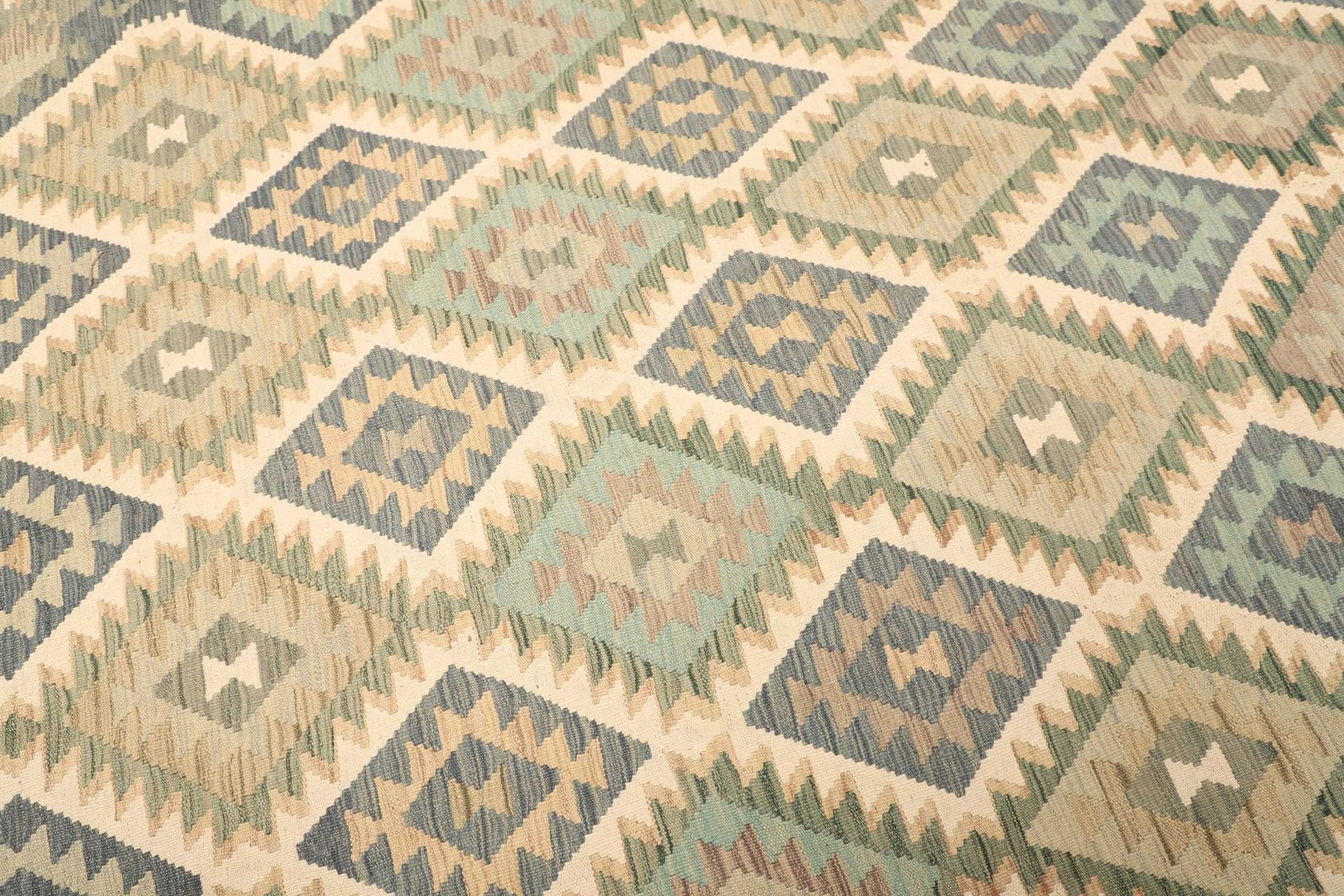 Hand-Woven Wool Kilim Pakistani Rug, 210 × 289 cm