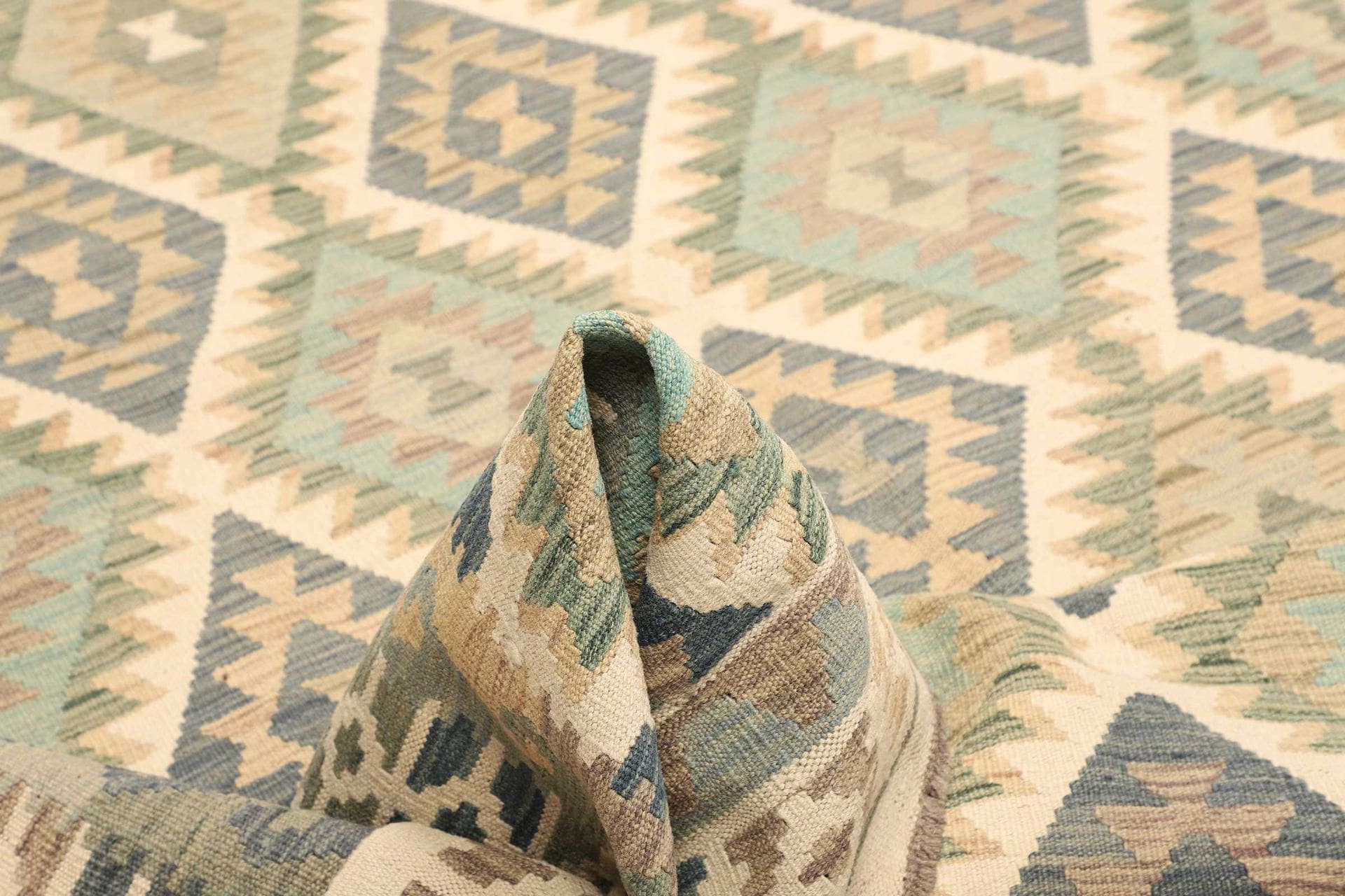 Hand-Woven Wool Kilim Pakistani Rug, 210 × 289 cm