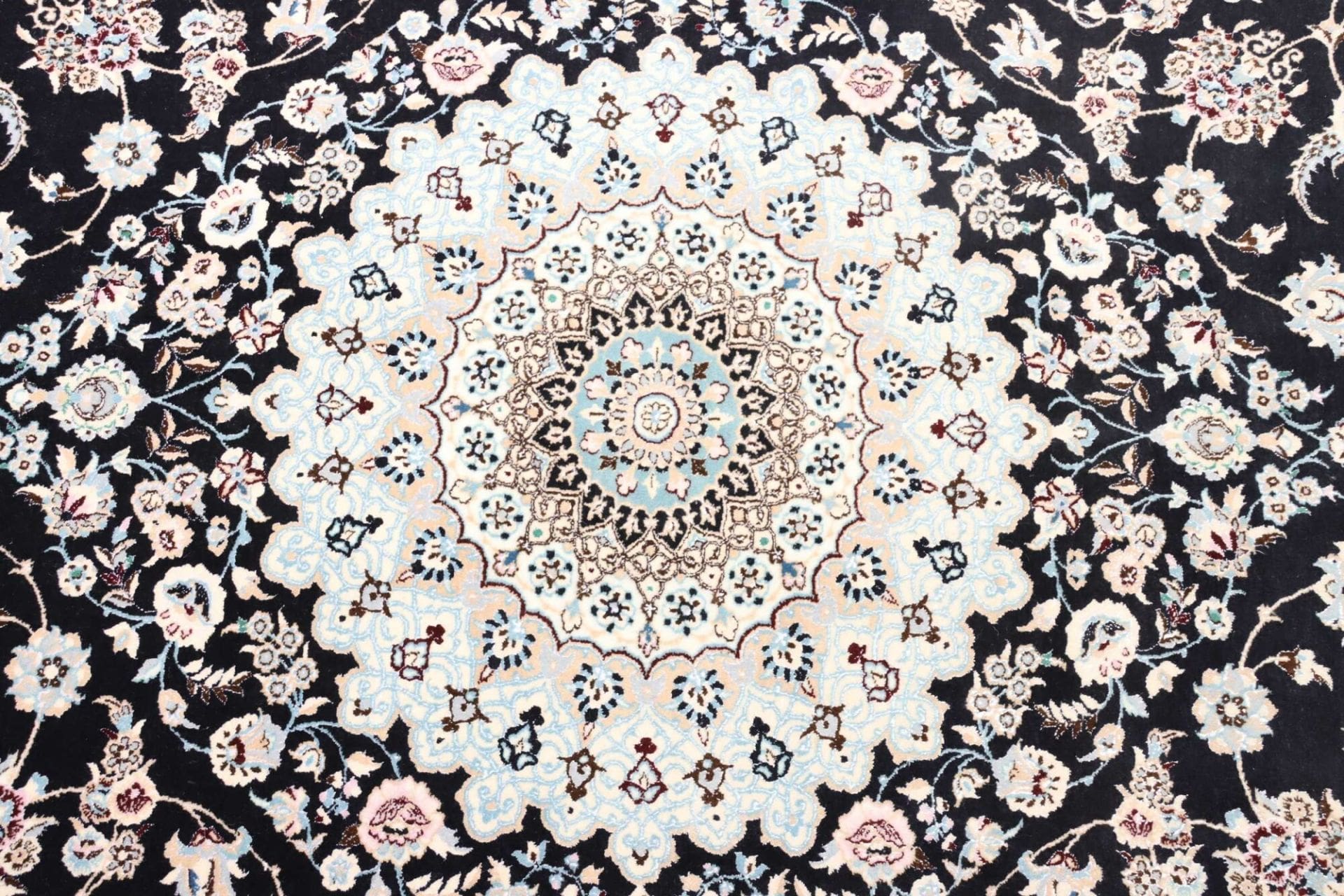 Nain Persian Rug — hand-knotted, 216 × 314 cm, Wool