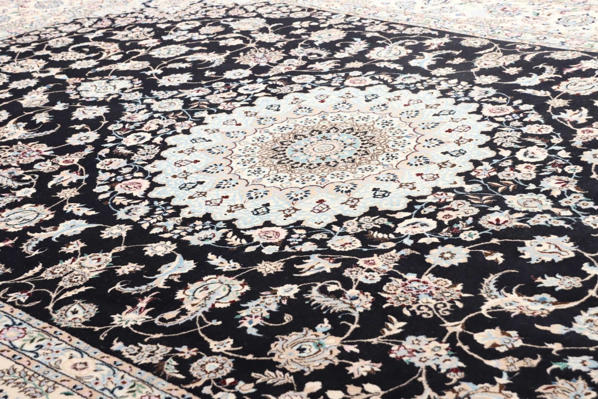 Nain Persian Rug — hand-knotted, 216 × 314 cm, Wool