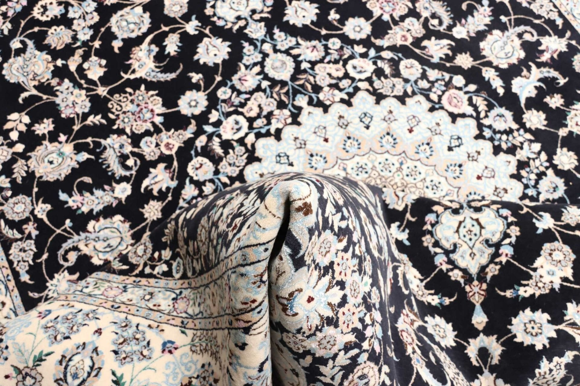 Nain Persian Rug — hand-knotted, 216 × 314 cm, Wool