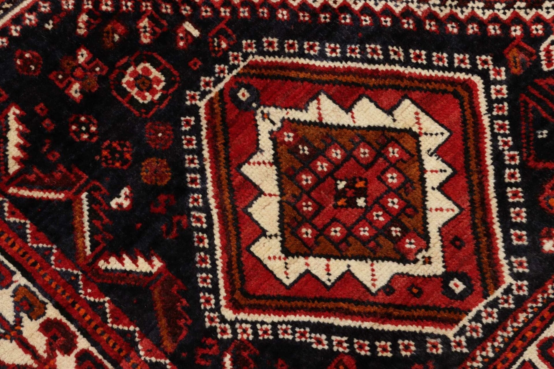 Shiraz Persian Rug — hand-knotted, 186 × 285 cm, Wool