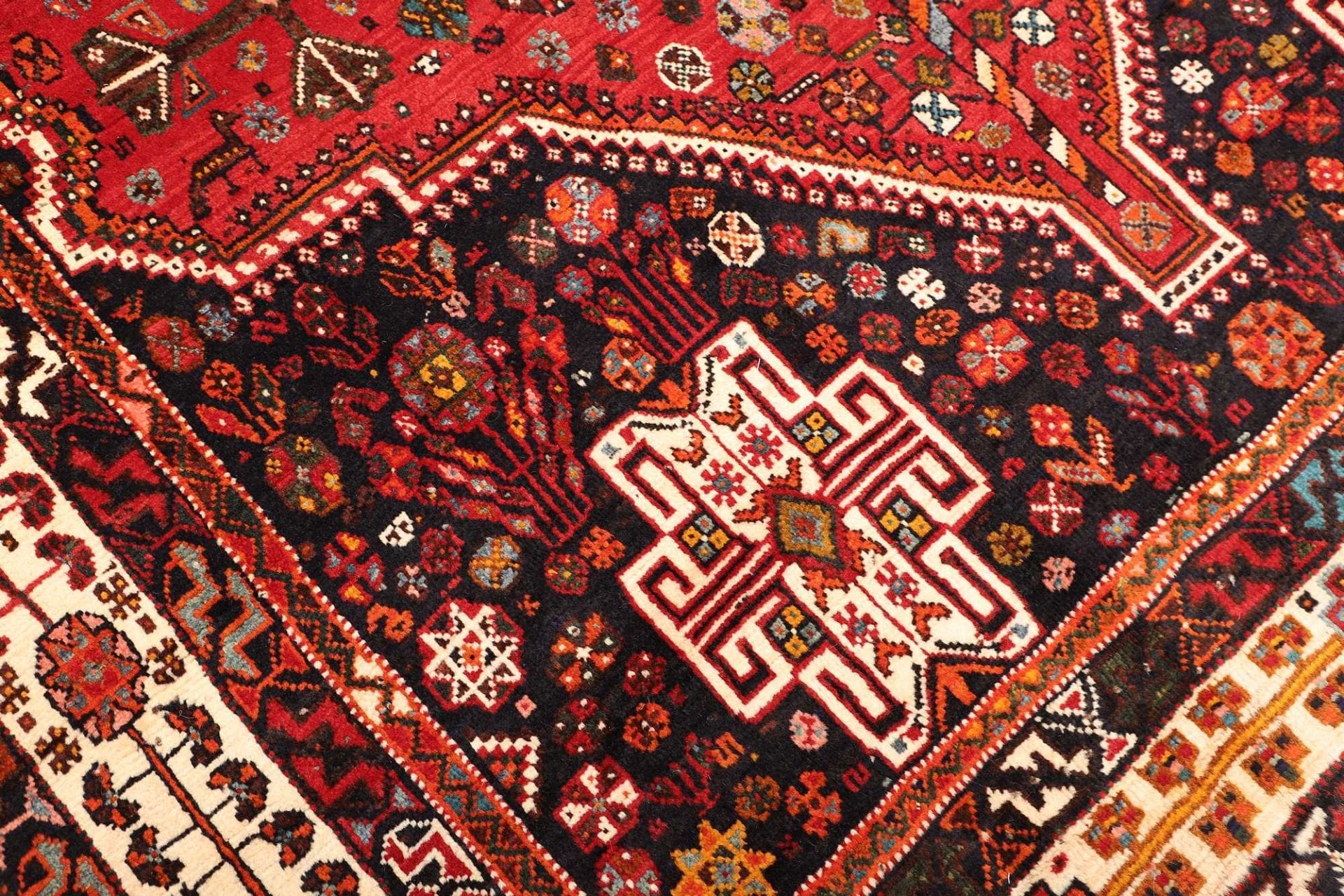 Shiraz Persian Rug 218 × 305 cm, Wool, hand-knotted