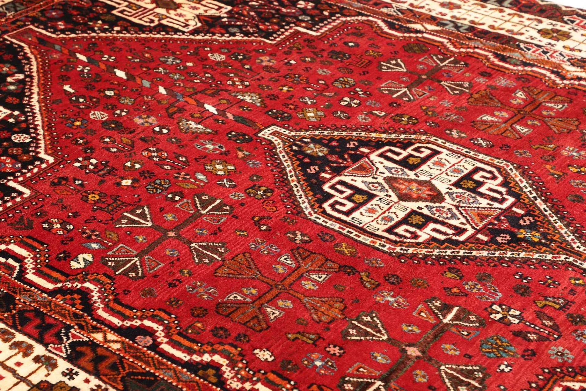 Shiraz Persian Rug 218 × 305 cm, Wool, hand-knotted