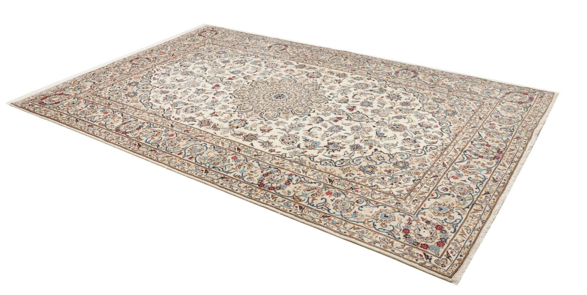 Hand-Knotted Wool Kashan Persian Rug, 196 × 300 cm