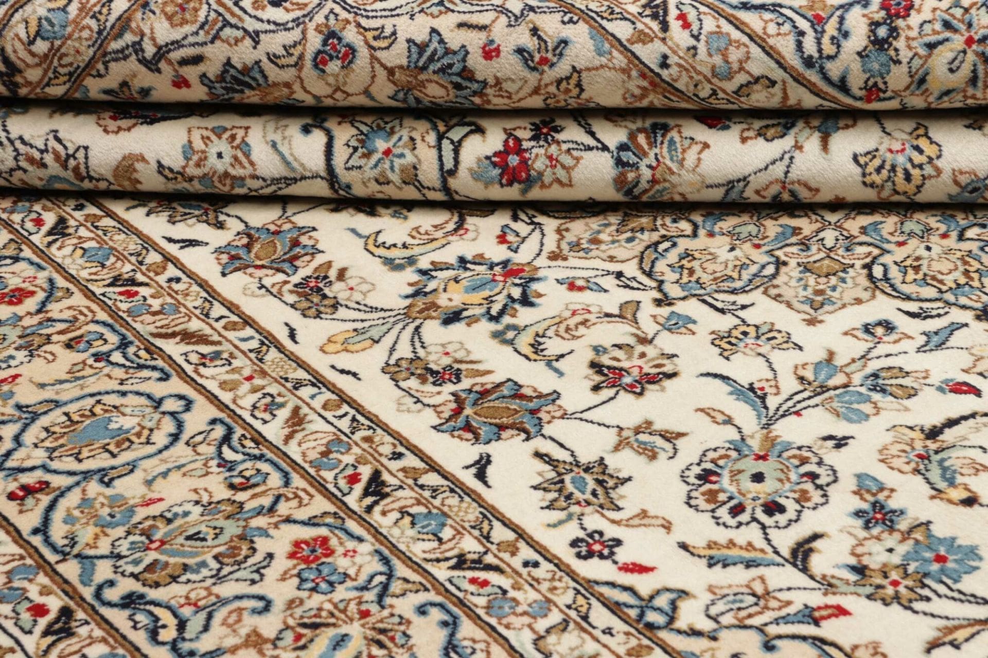 Hand-Knotted Wool Kashan Persian Rug, 196 × 300 cm