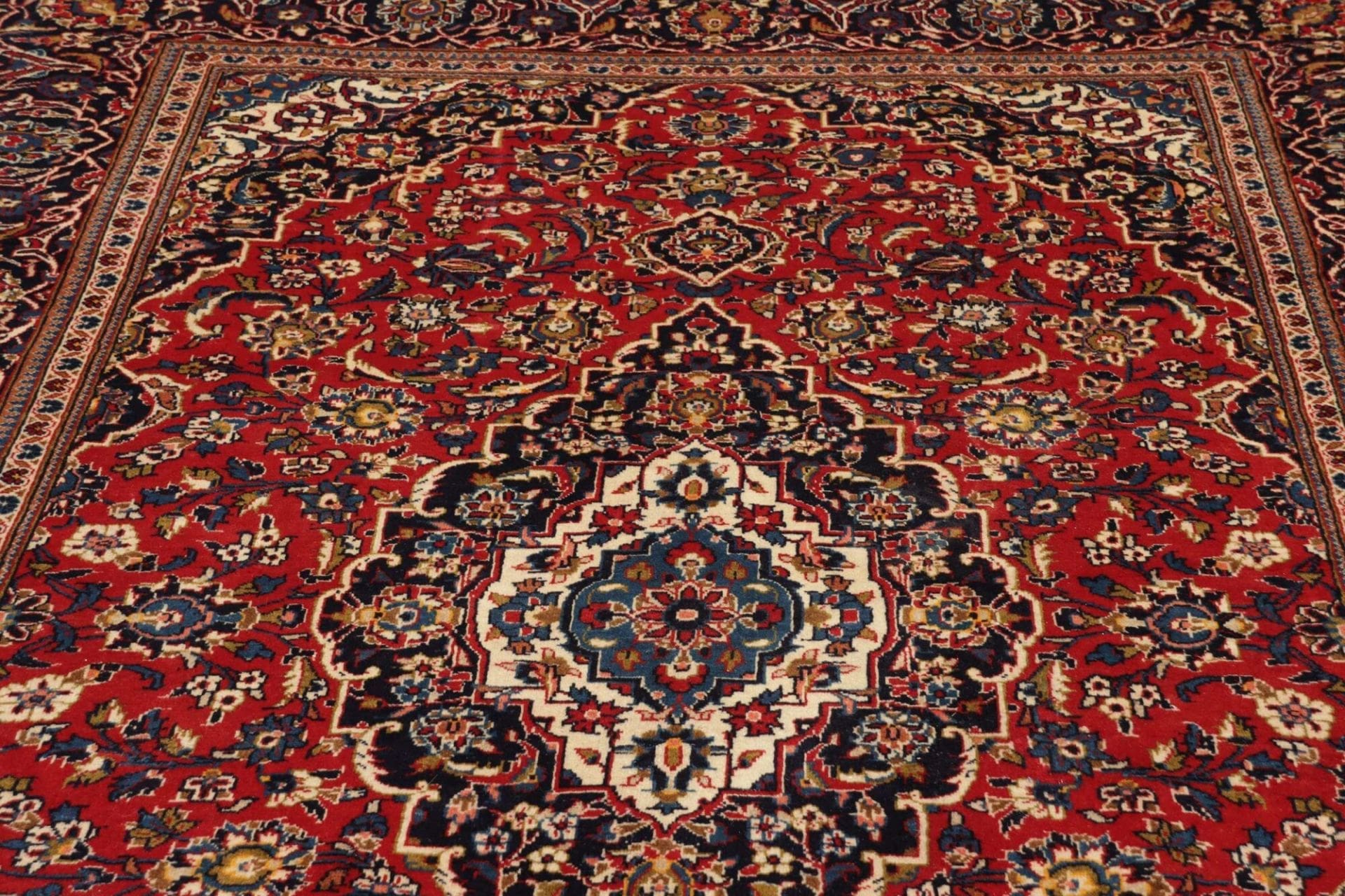 Hand-Knotted Wool Kashan Persian Rug, 201 × 310 cm