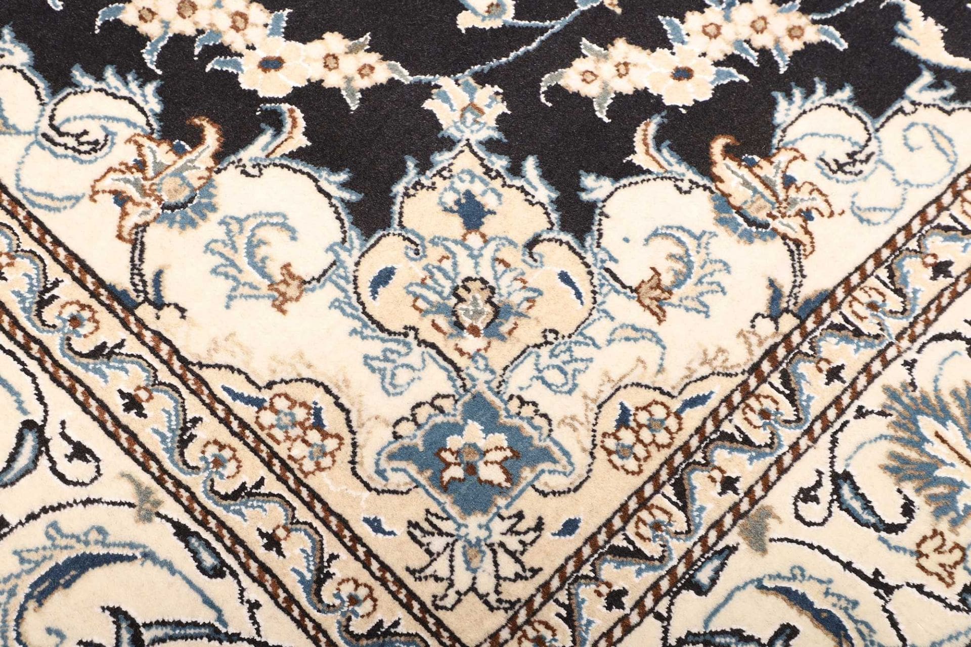 Nain Persian Rug 193 × 295 cm, Wool, hand-knotted