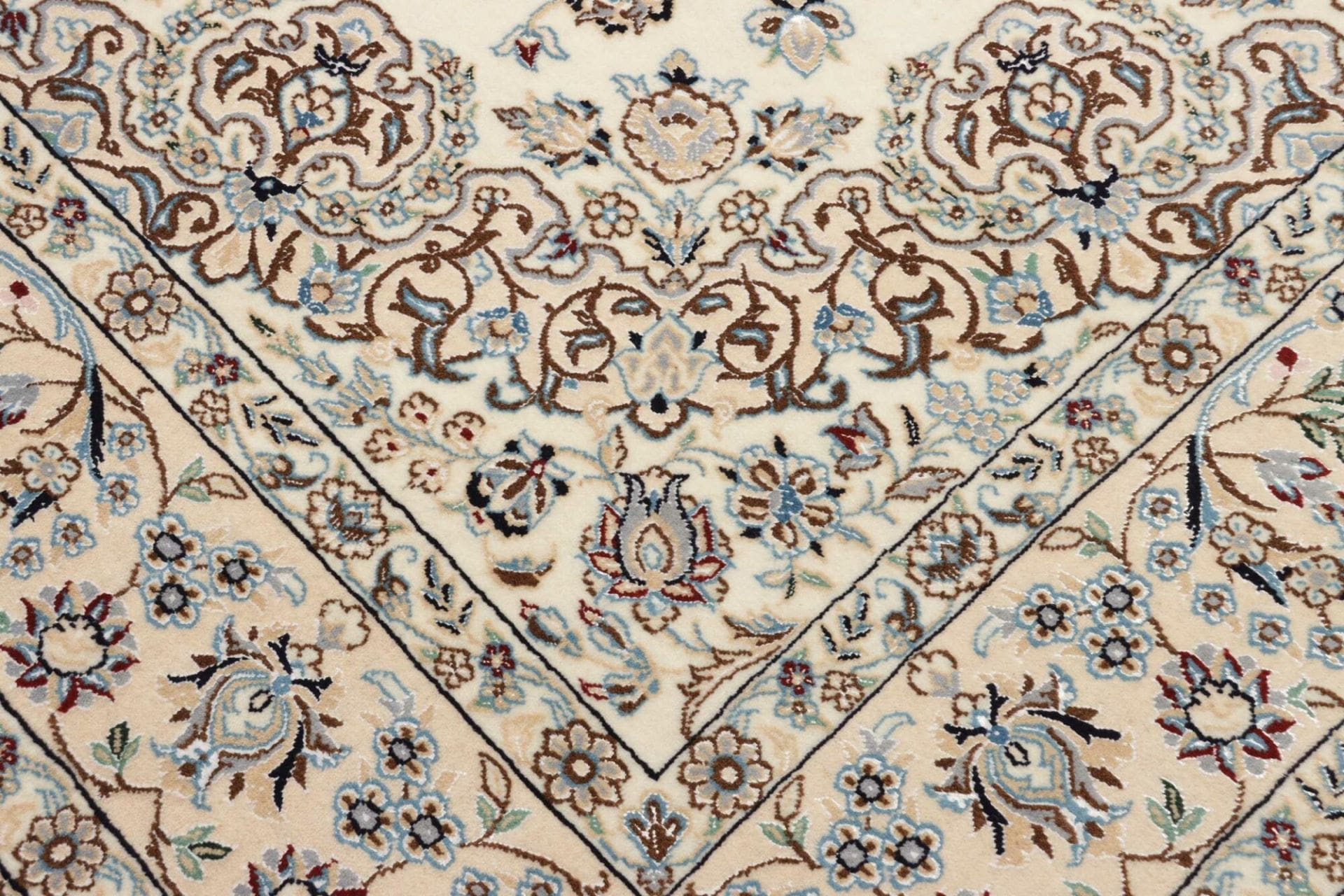 Hand-Knotted Wool Nain Persian Rug, 205 × 302 cm