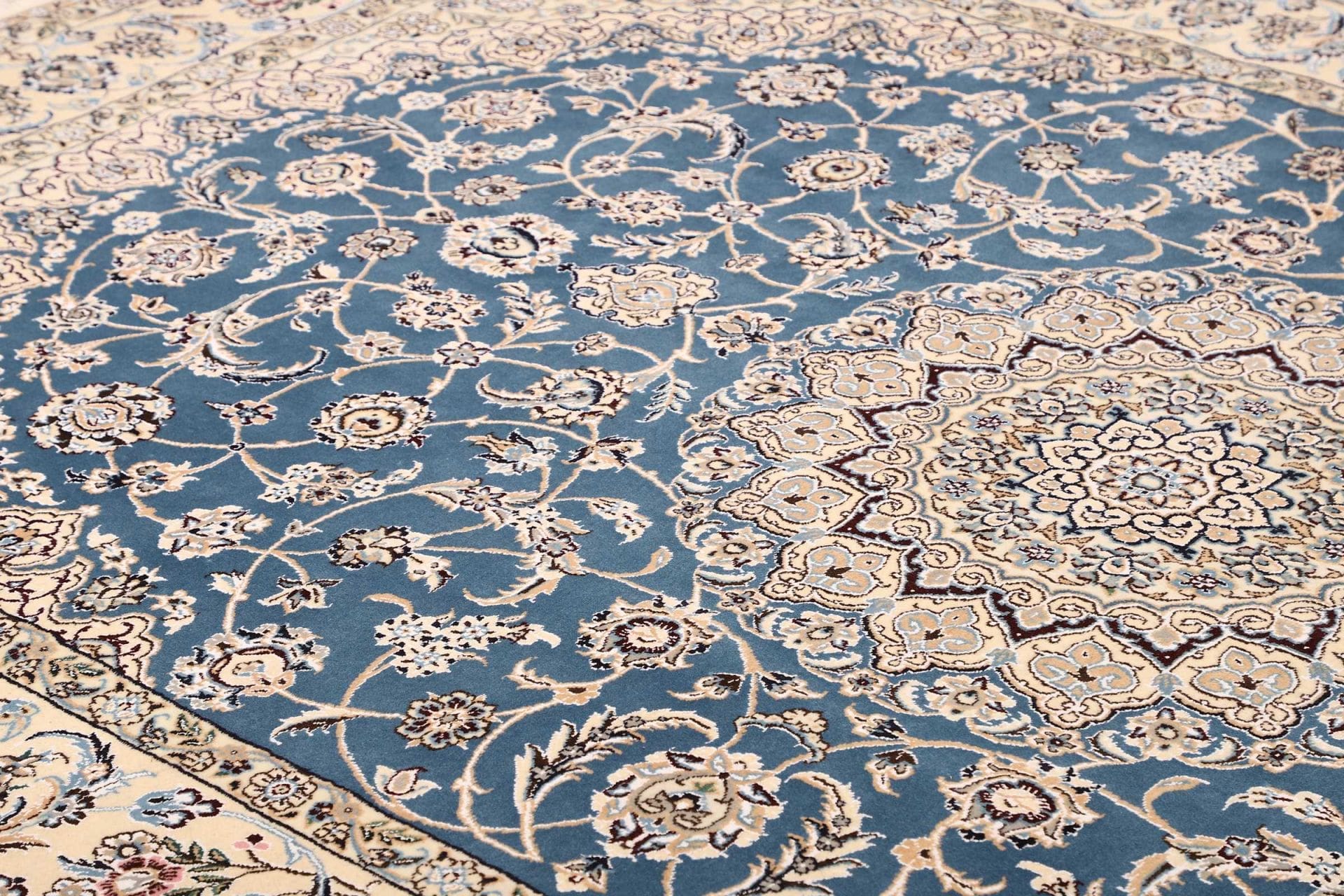 Nain Persian Rug — hand-knotted, 210 × 309 cm, Wool