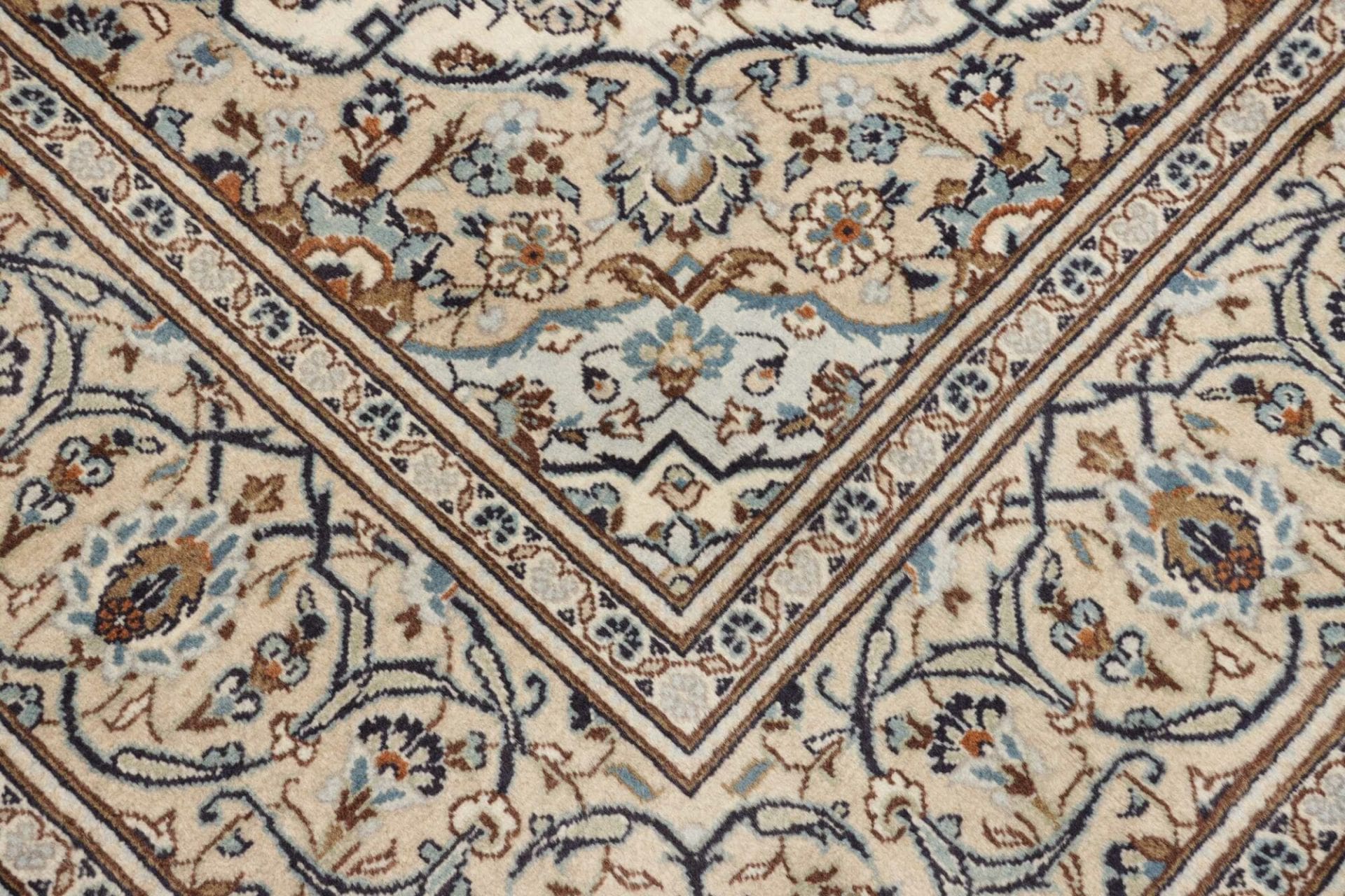 Kashan Persian Rug — hand-knotted, 201 × 308 cm, Wool