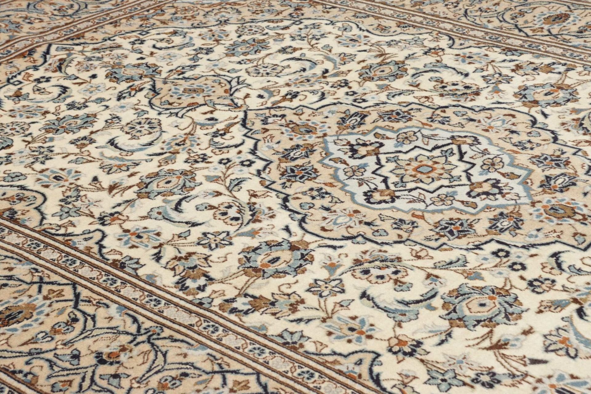 Kashan Persian Rug — hand-knotted, 201 × 308 cm, Wool