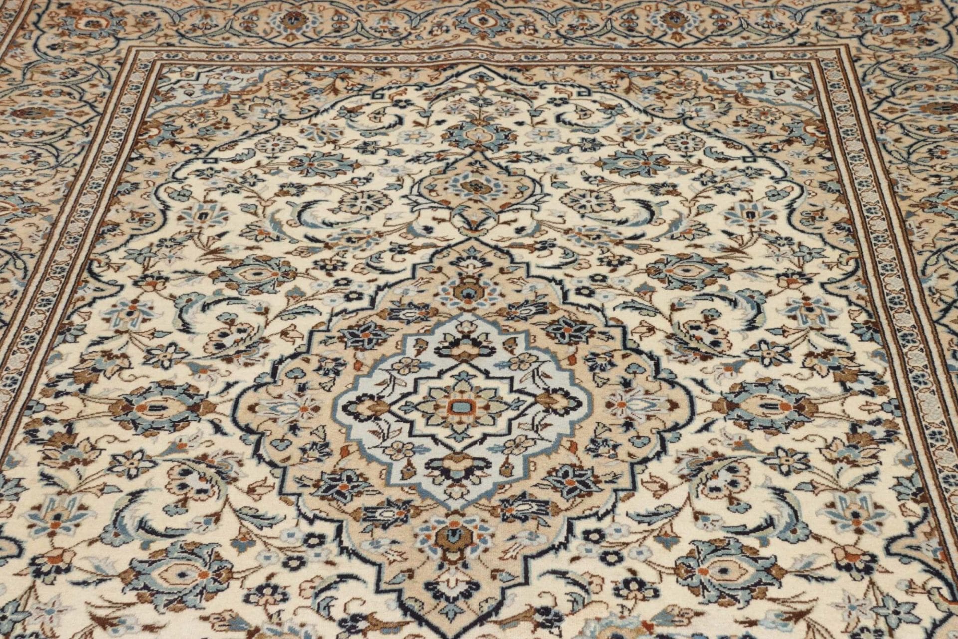 Kashan Persian Rug — hand-knotted, 201 × 308 cm, Wool