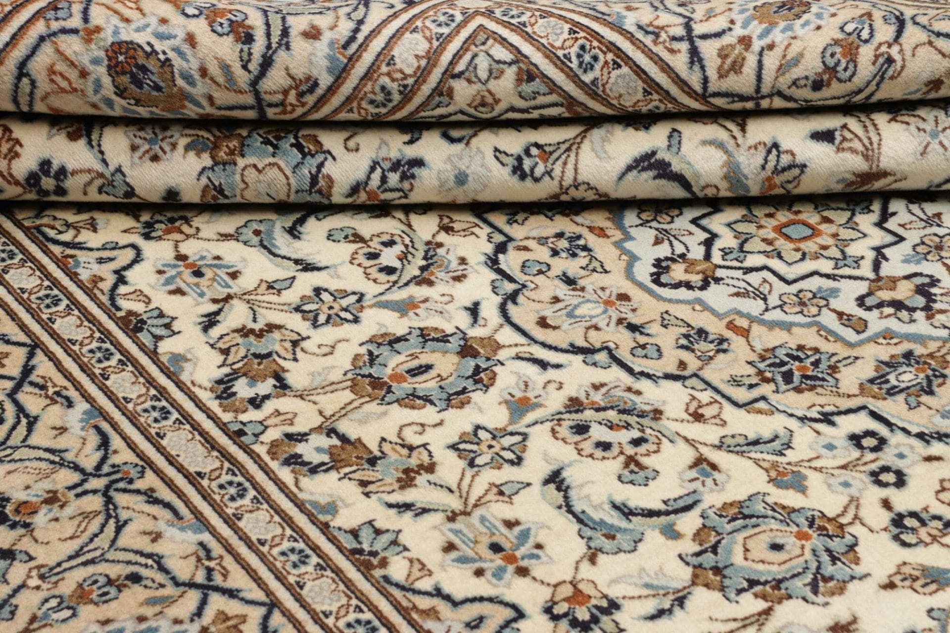 Kashan Persian Rug — hand-knotted, 201 × 308 cm, Wool