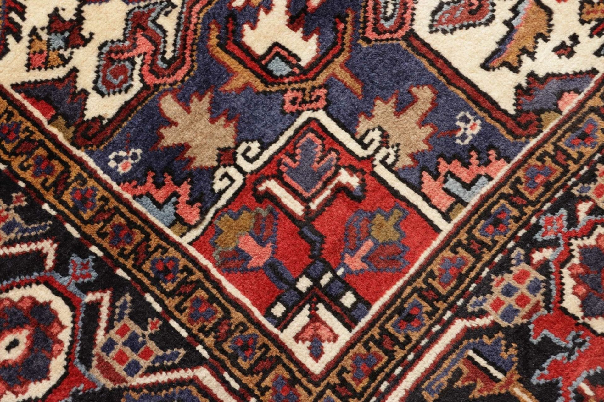 Hand-Knotted Wool Heriz Persian Rug, 210 × 290 cm