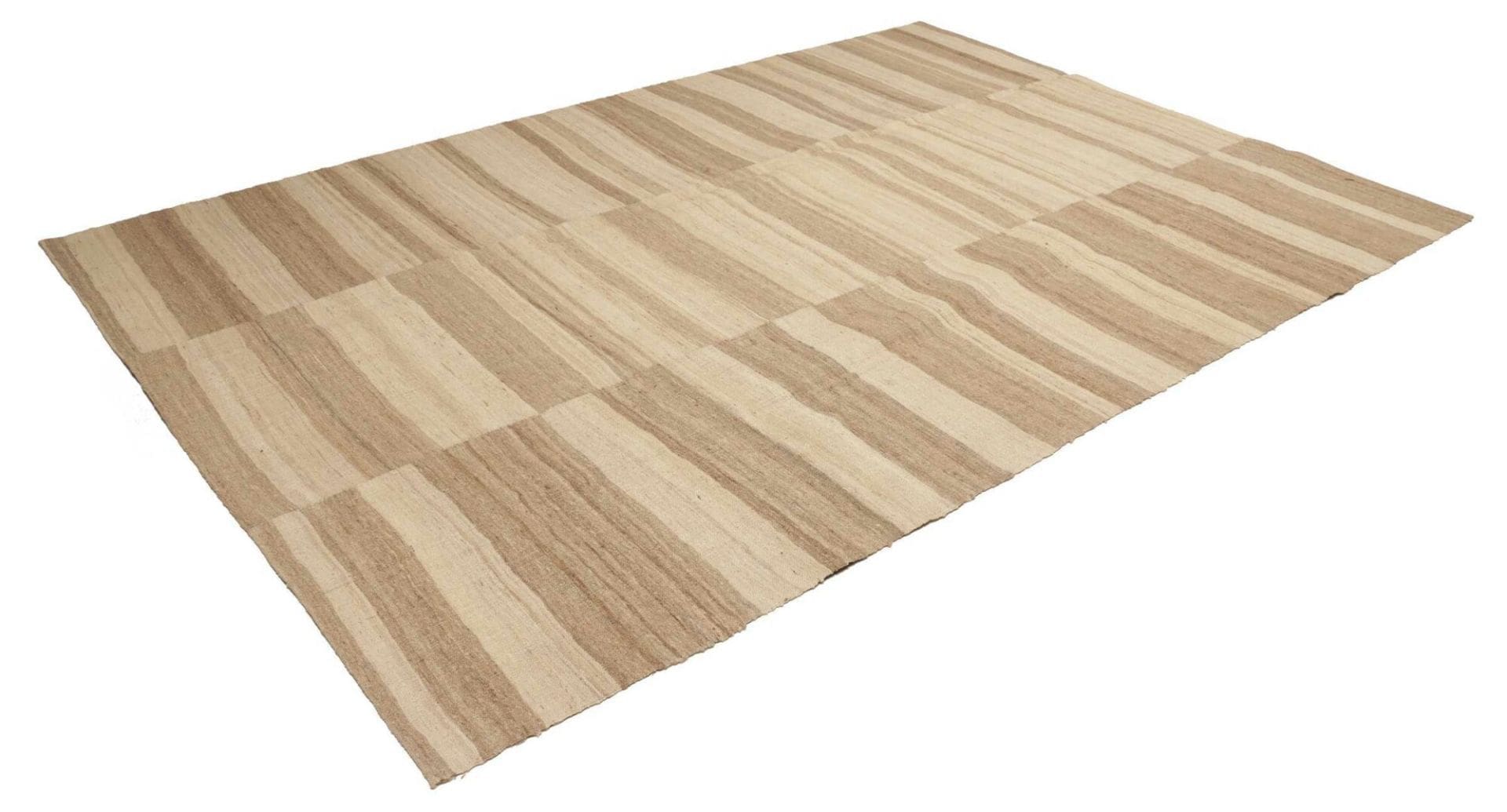 Hand-Woven Wool Kilim Persian Rug, 199 × 303 cm