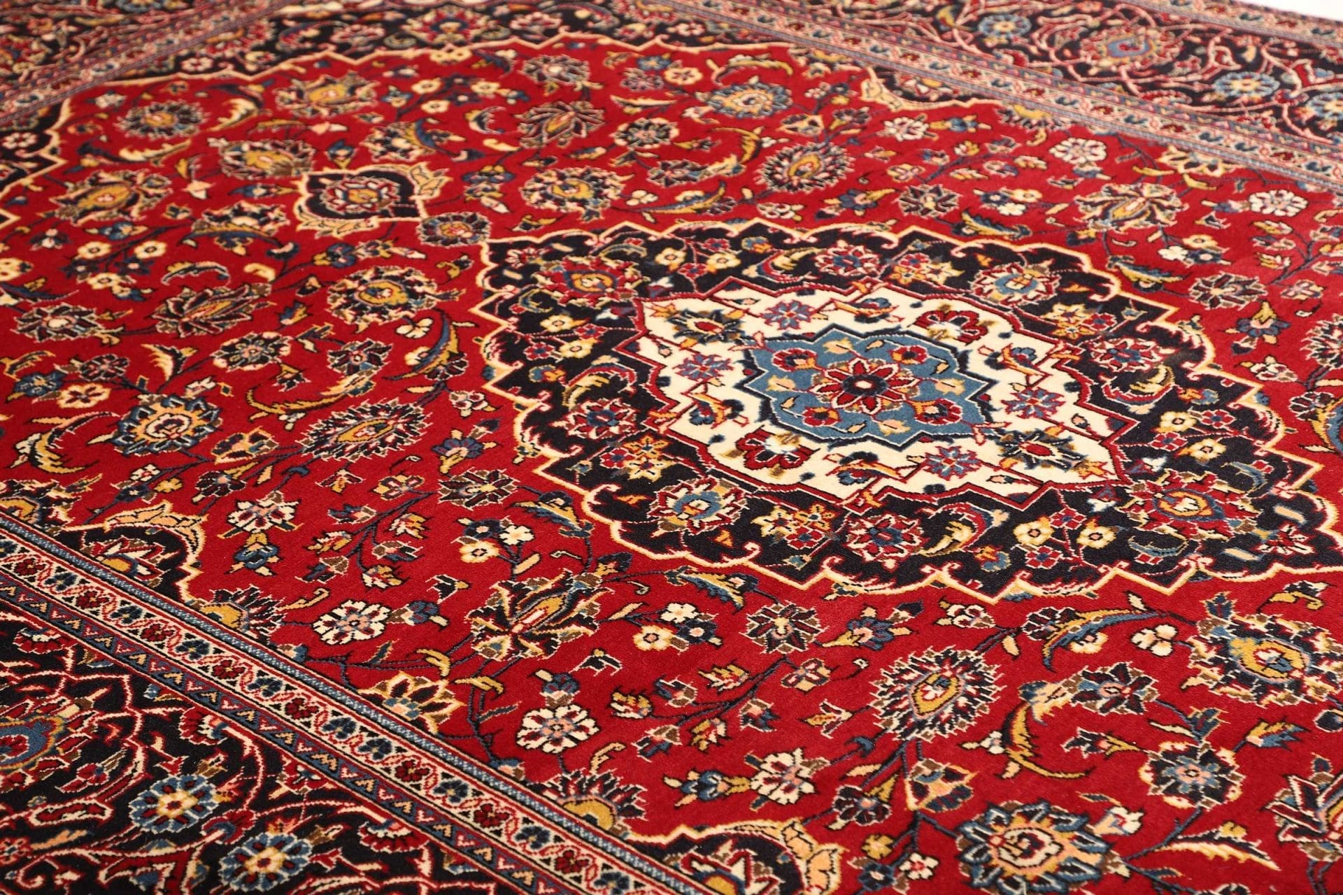 Kashan Persian Rug — hand-knotted, 201 × 307 cm, Wool