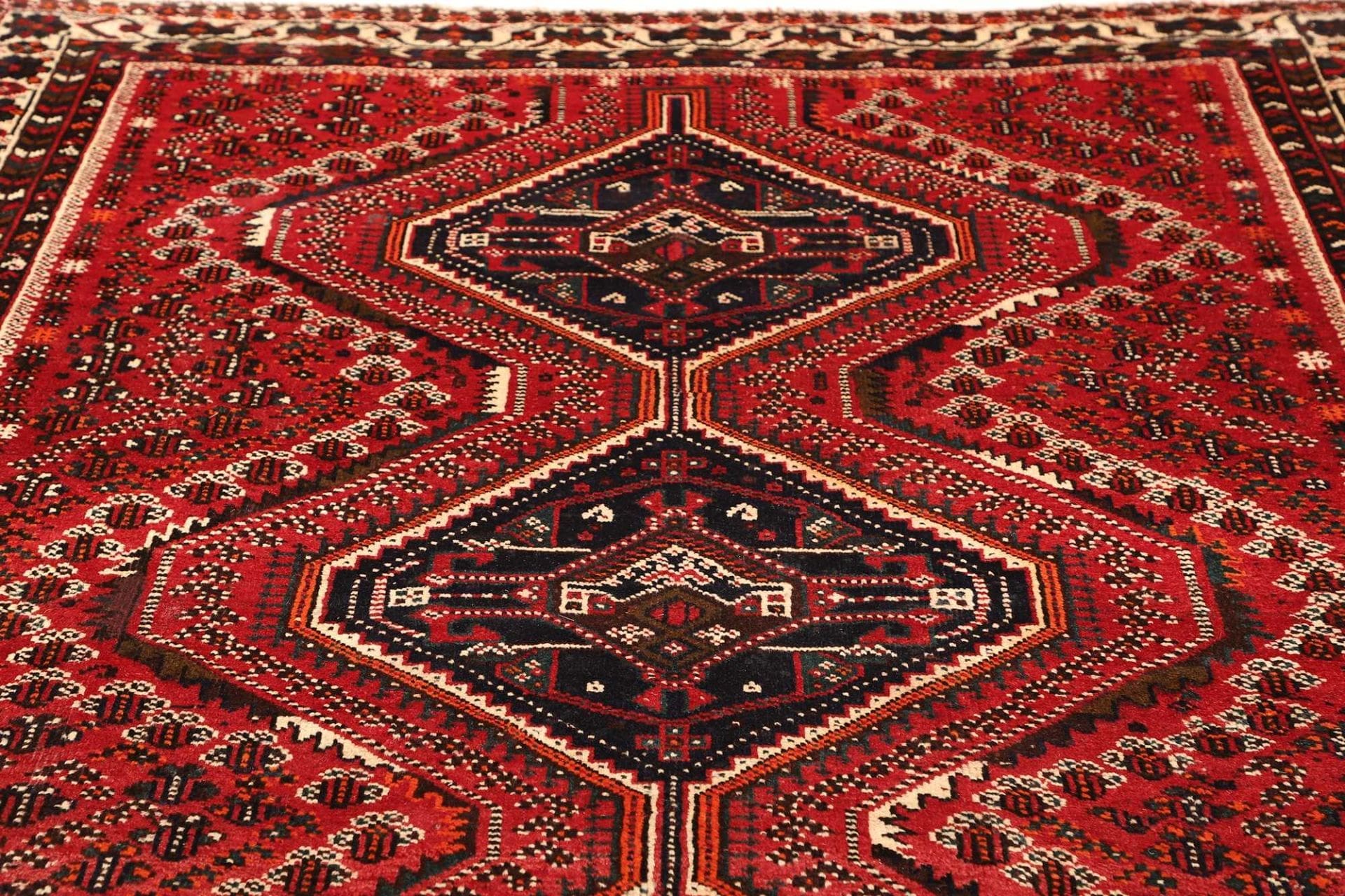 Hand-Knotted Wool Shiraz Persian Rug, 208 × 293 cm