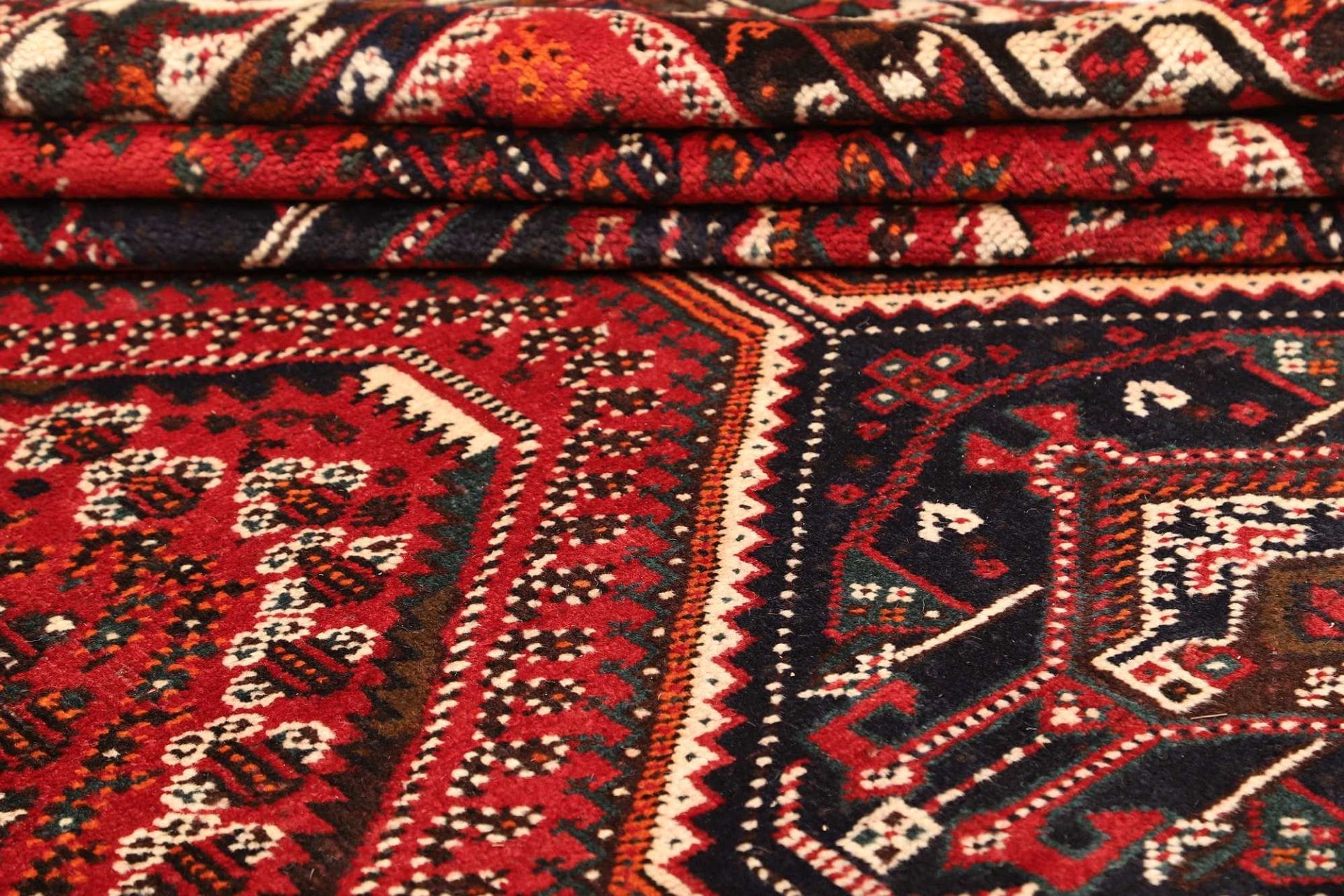 Hand-Knotted Wool Shiraz Persian Rug, 208 × 293 cm