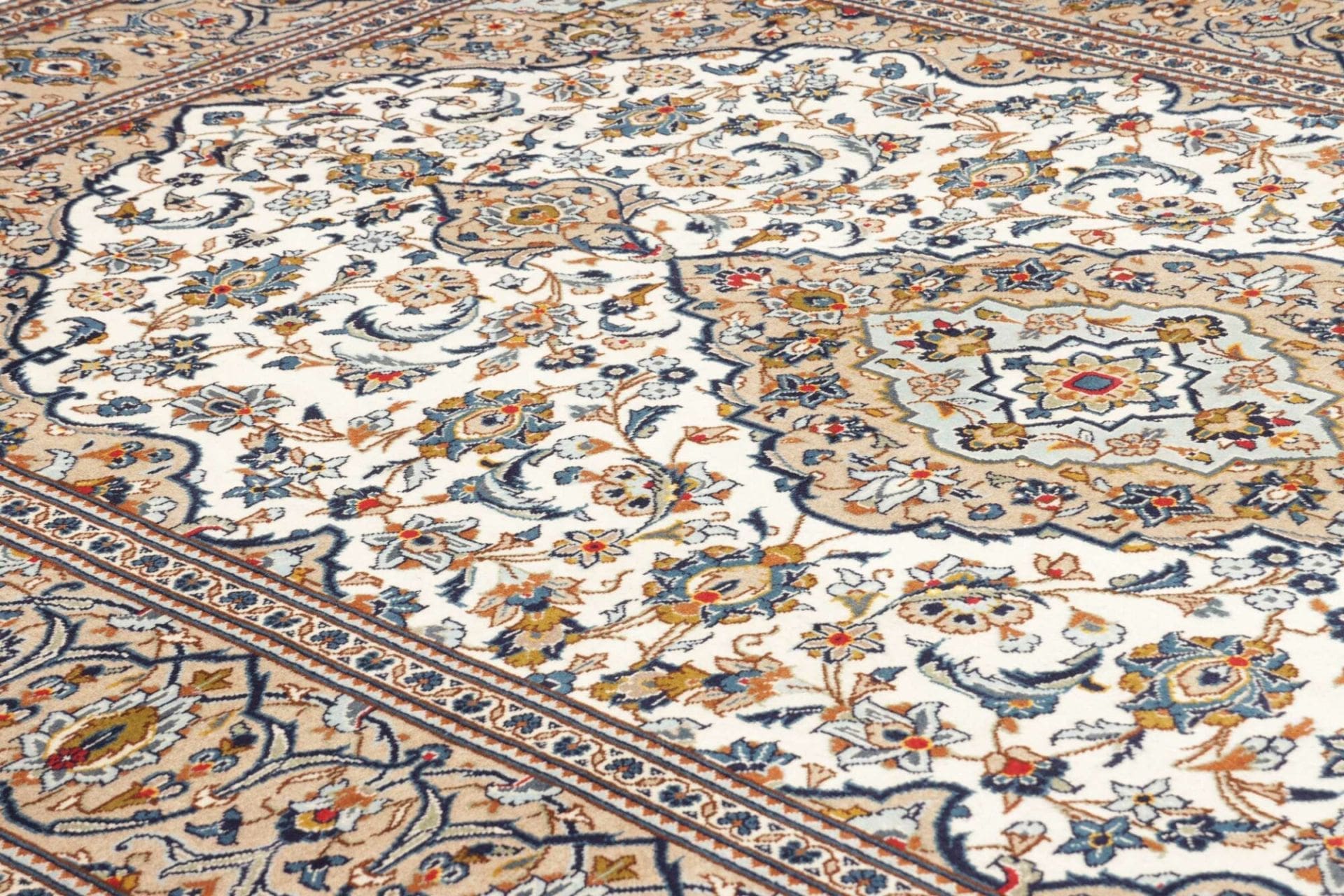 Hand-Knotted Wool Kashan Persian Rug, 203 × 300 cm