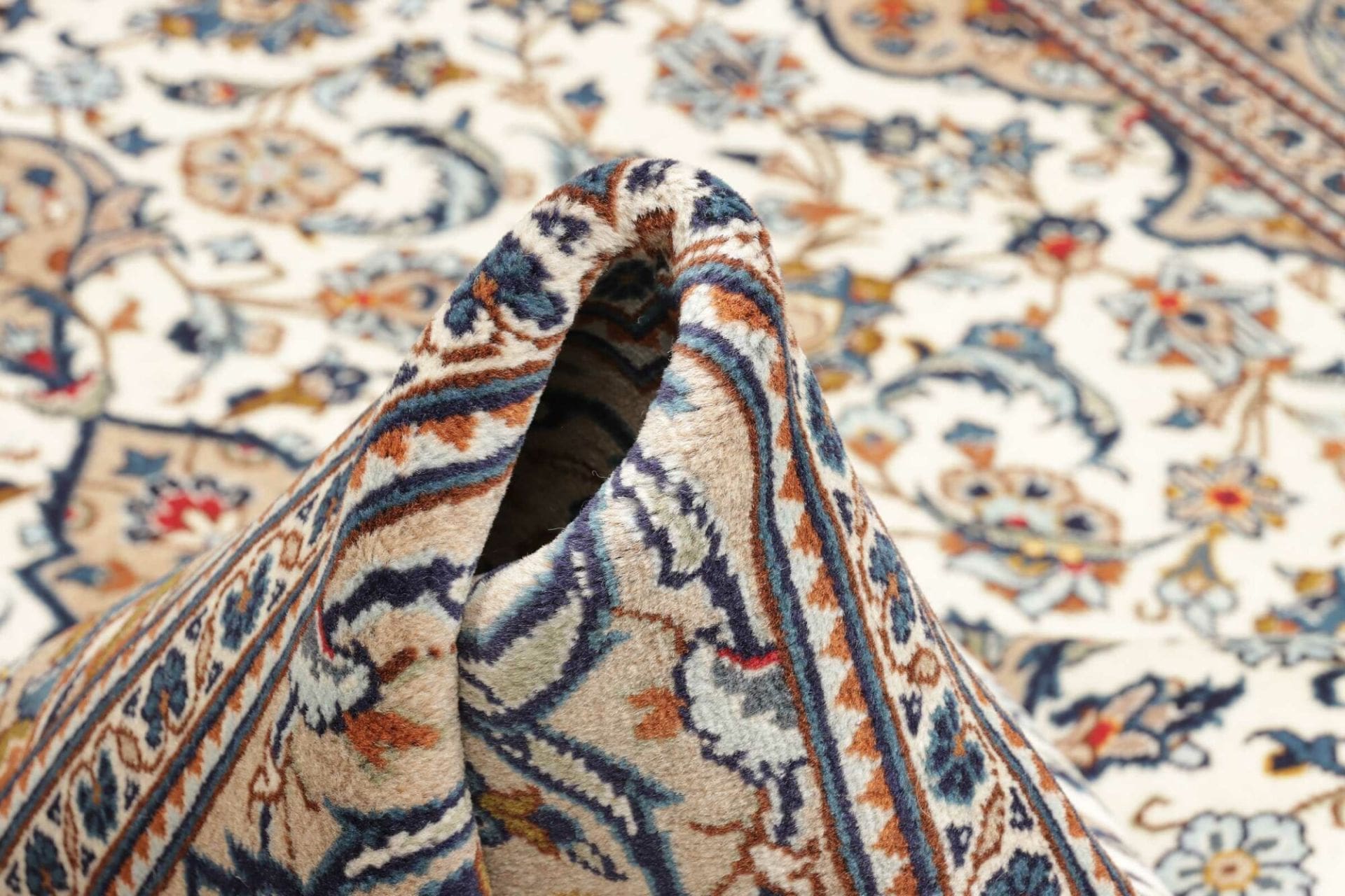 Hand-Knotted Wool Kashan Persian Rug, 203 × 300 cm