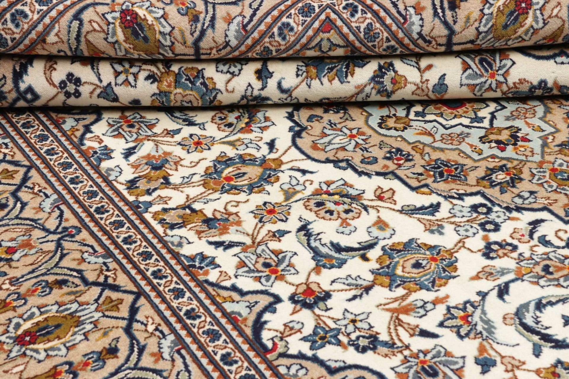 Hand-Knotted Wool Kashan Persian Rug, 203 × 300 cm