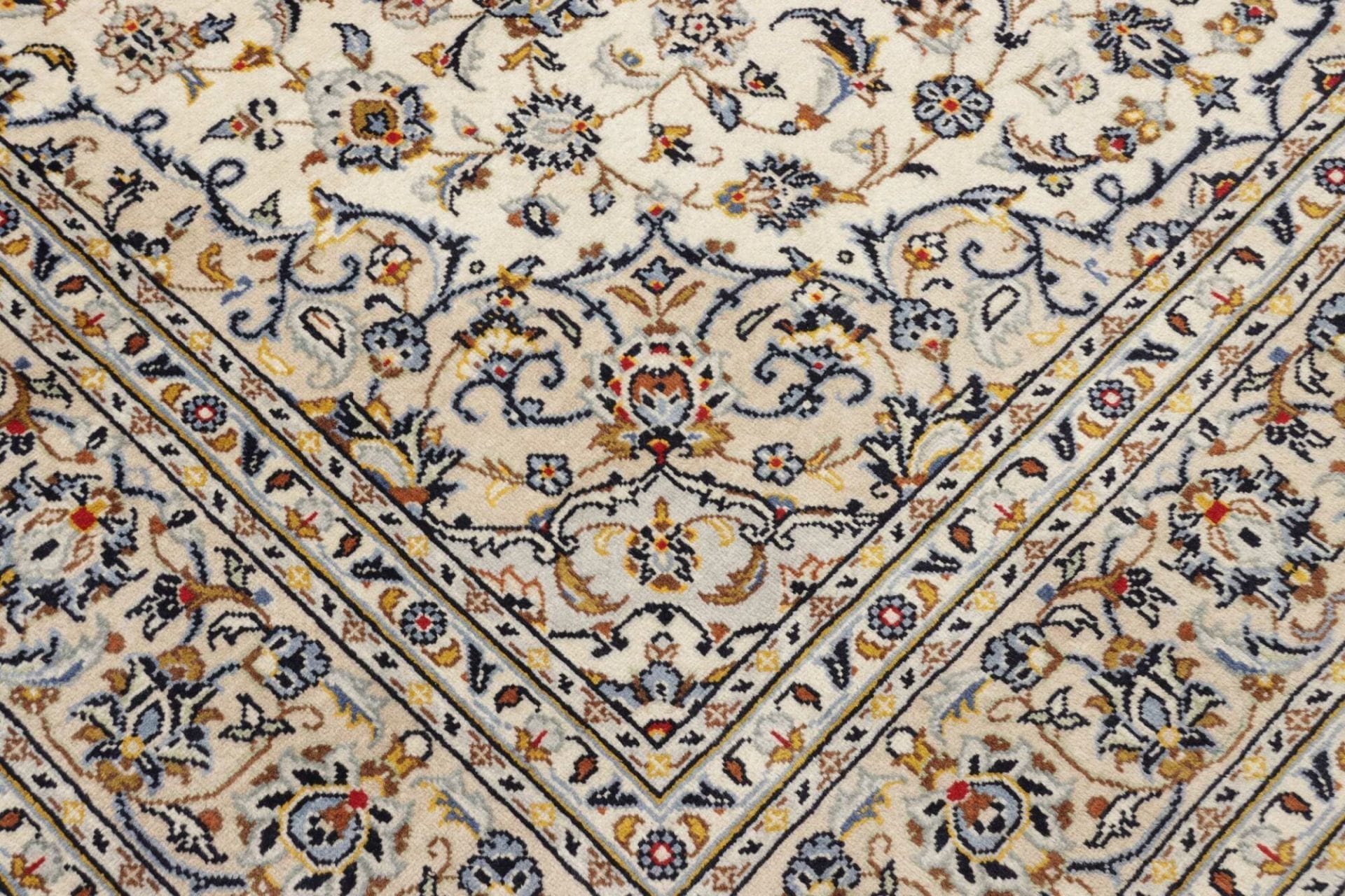 Hand-Knotted Wool Kashan Persian Rug, 203 × 303 cm
