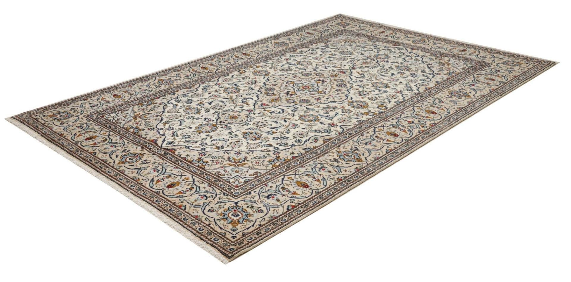 Hand-Knotted Wool Kashan Persian Rug, 198 × 294 cm