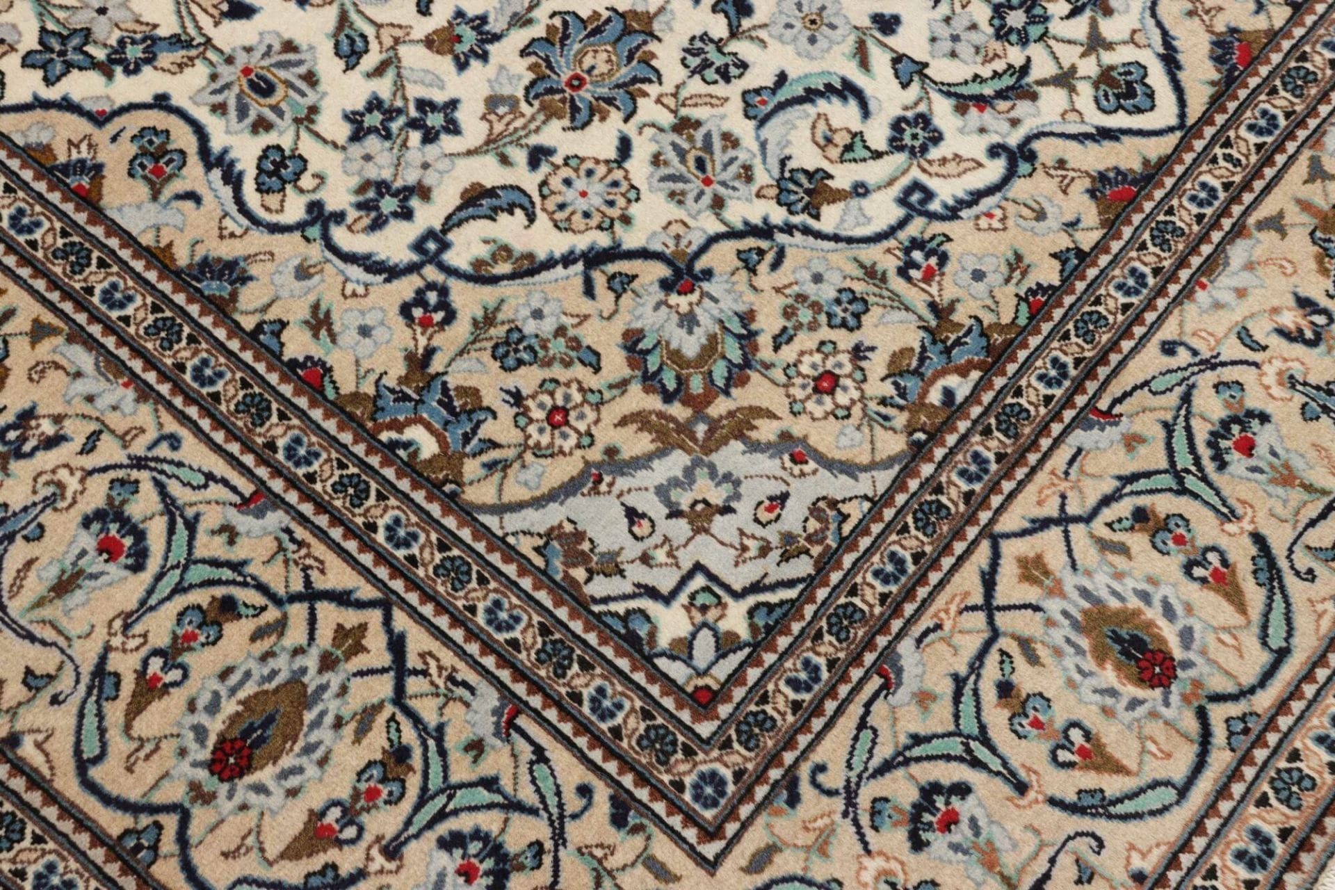 Hand-Knotted Wool Kashan Persian Rug, 198 × 294 cm