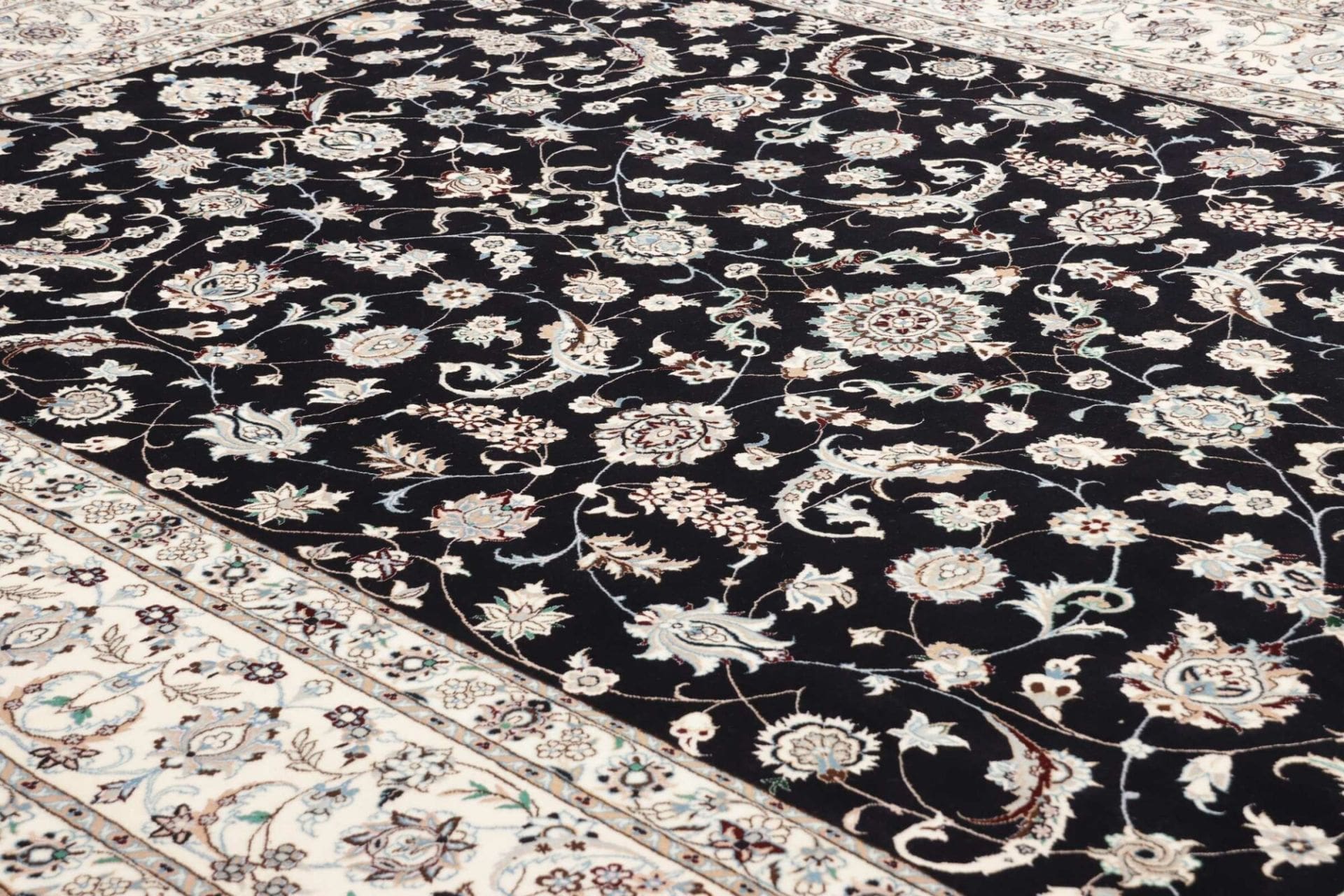 Nain Persian Rug 206 × 306 cm, Wool, hand-knotted