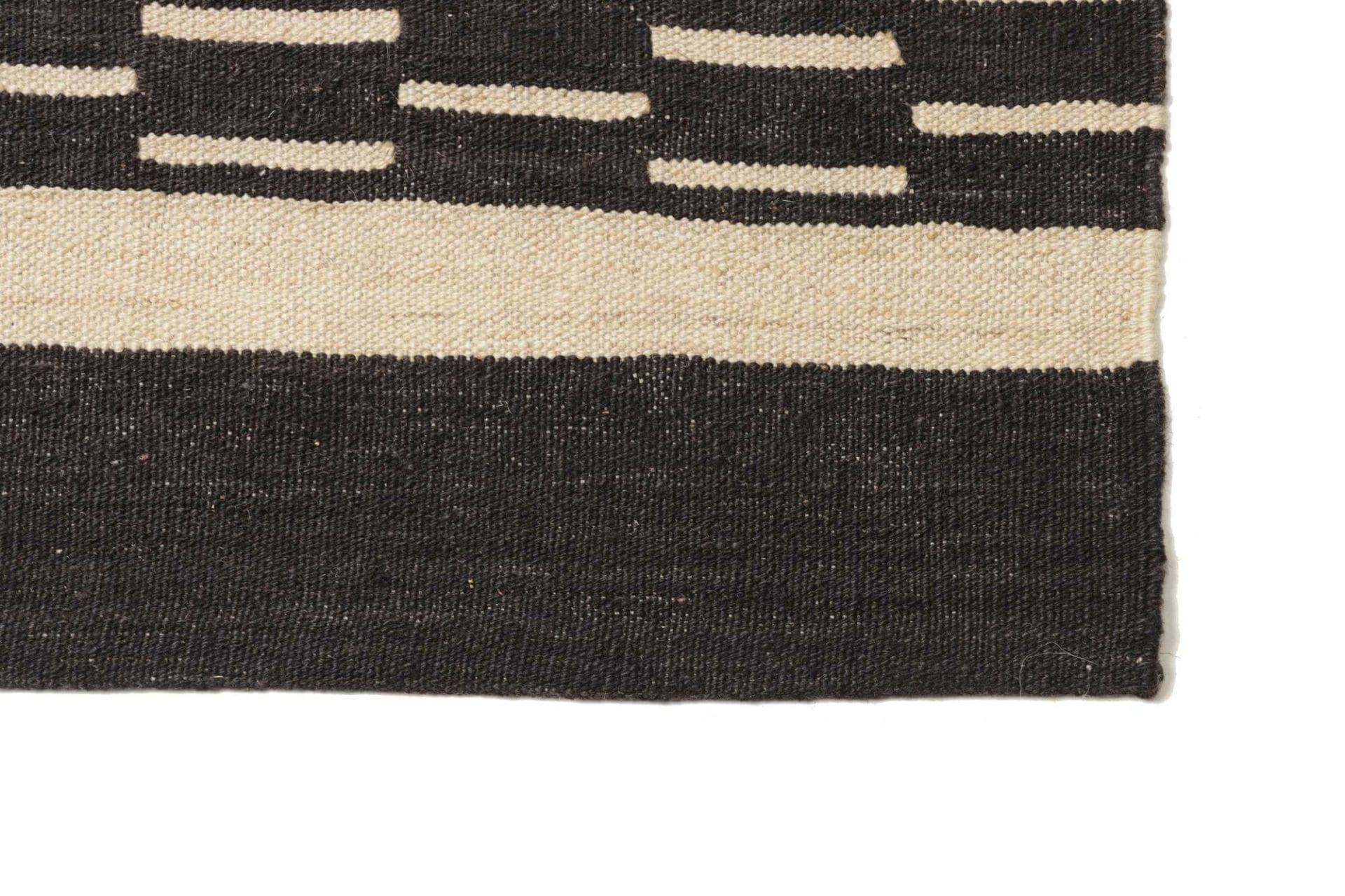 Hand-Woven Wool Kilim Persian Rug, 216 × 305 cm
