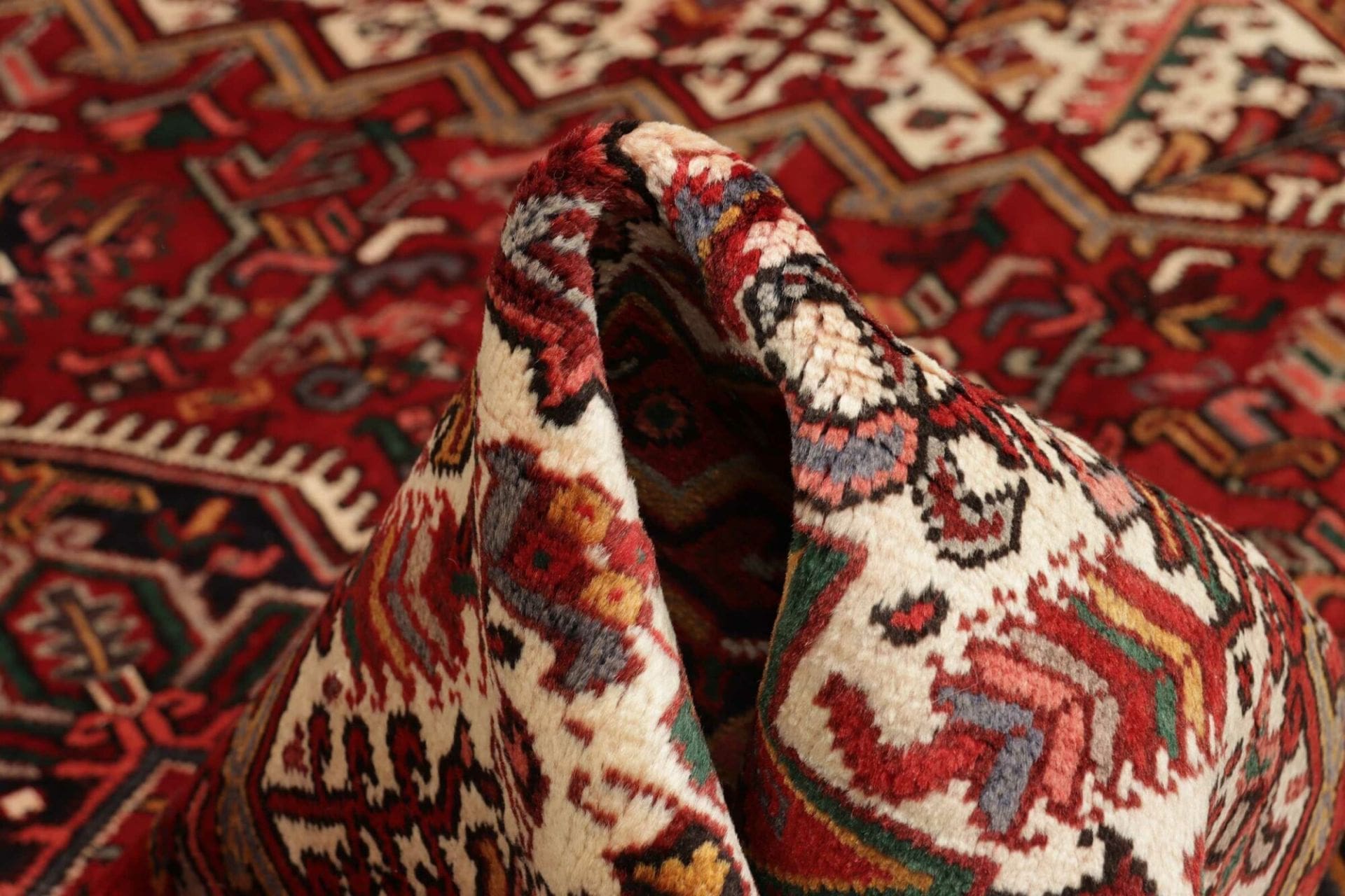 Heriz Persian Rug — hand-knotted, 225 × 311 cm, Wool