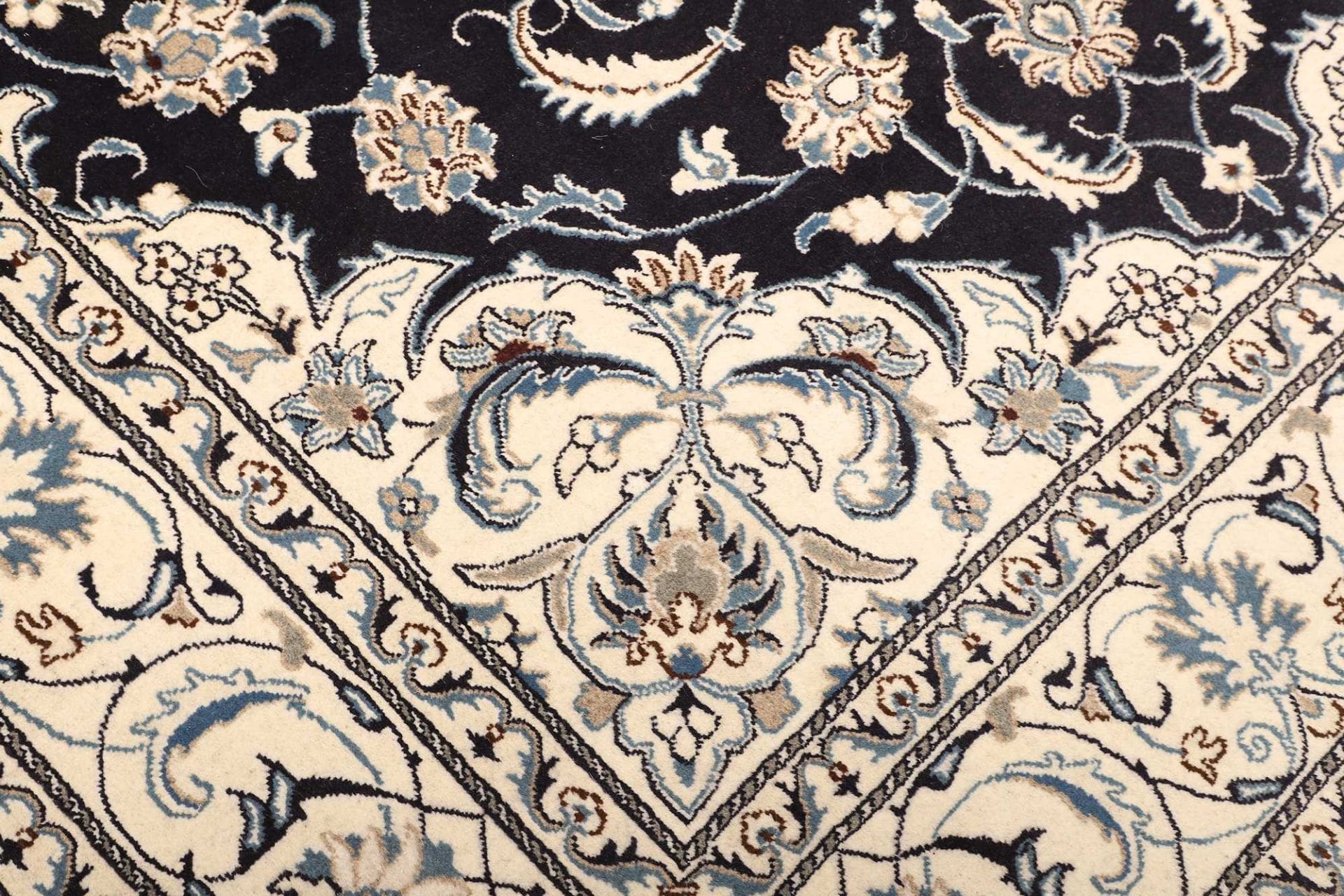 Hand-Knotted Wool Nain Persian Rug, 193 × 290 cm