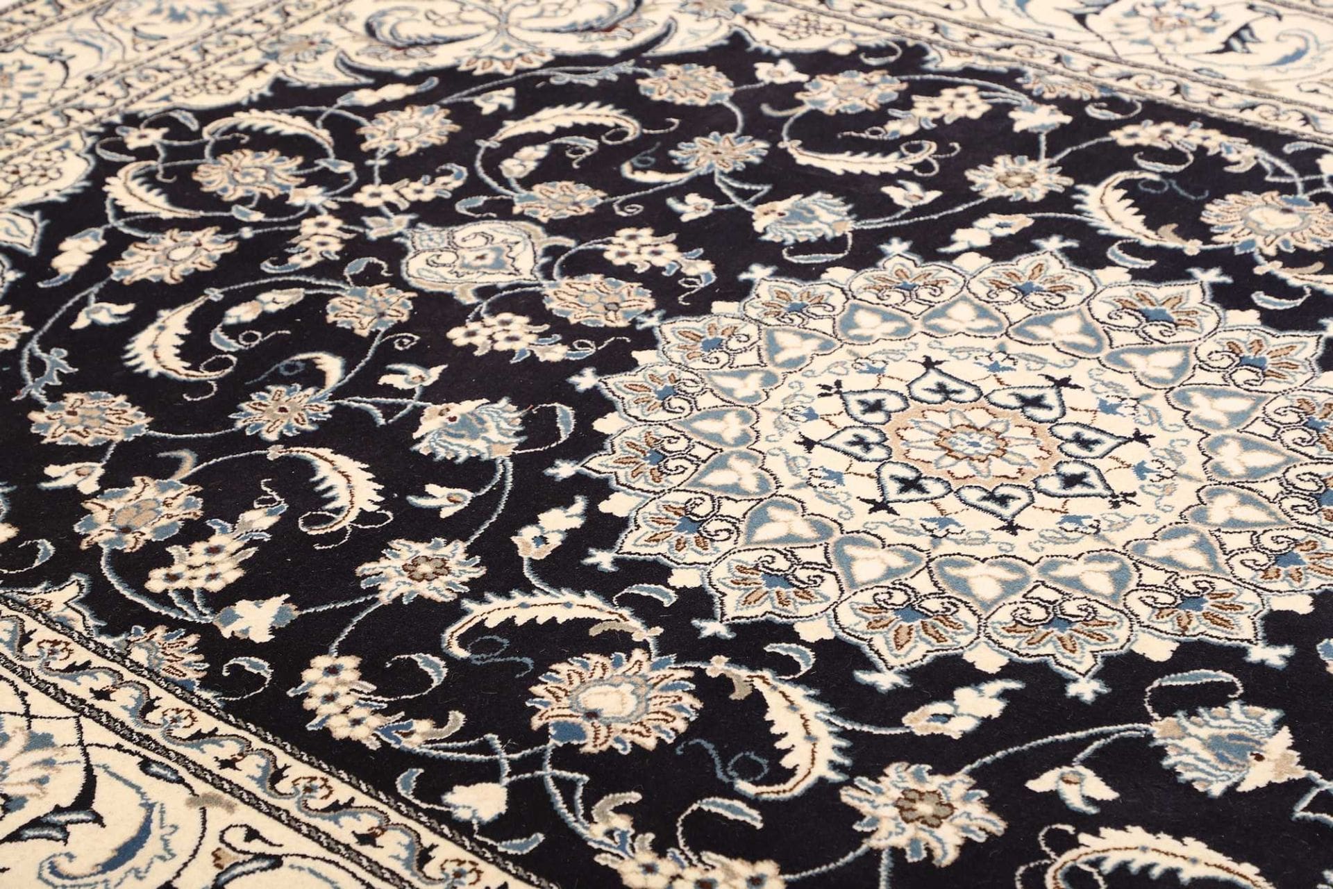 Hand-Knotted Wool Nain Persian Rug, 193 × 290 cm