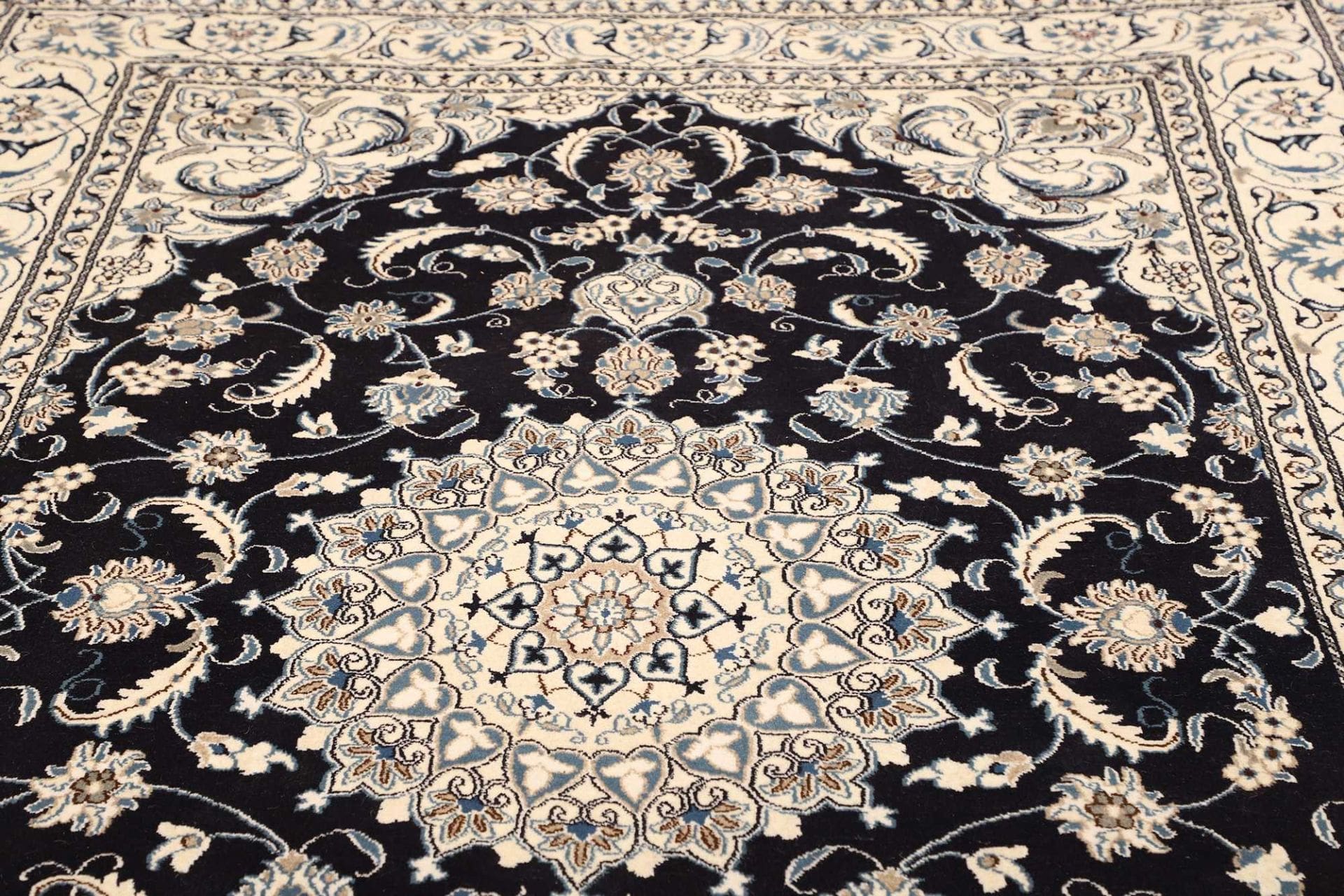 Hand-Knotted Wool Nain Persian Rug, 193 × 290 cm