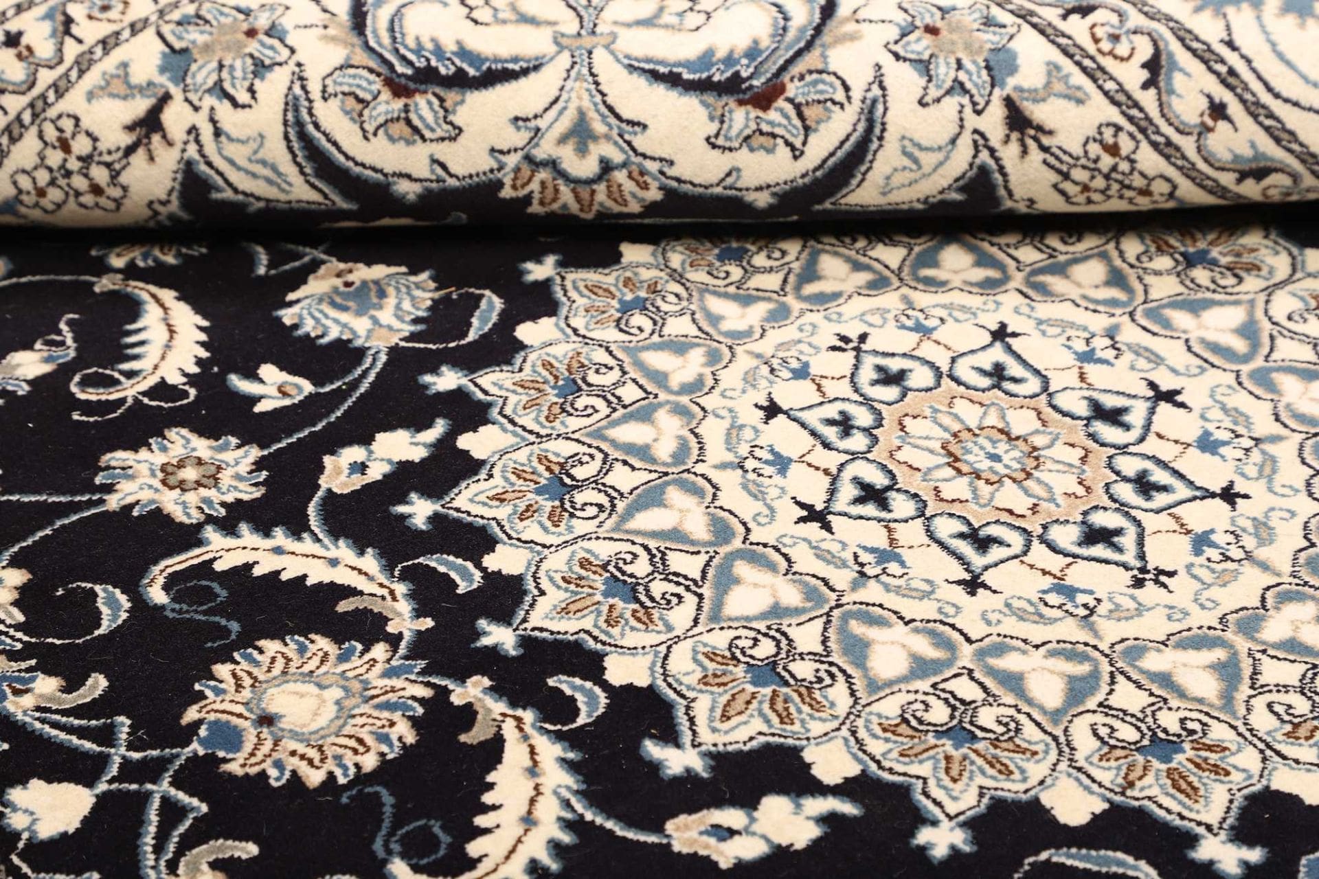 Hand-Knotted Wool Nain Persian Rug, 193 × 290 cm