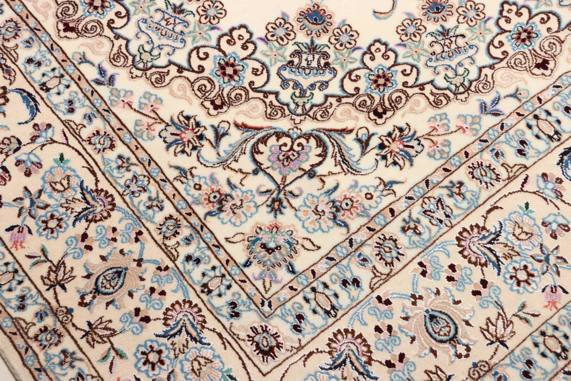 Nain Persian Rug 208 × 317 cm, Wool, hand-knotted