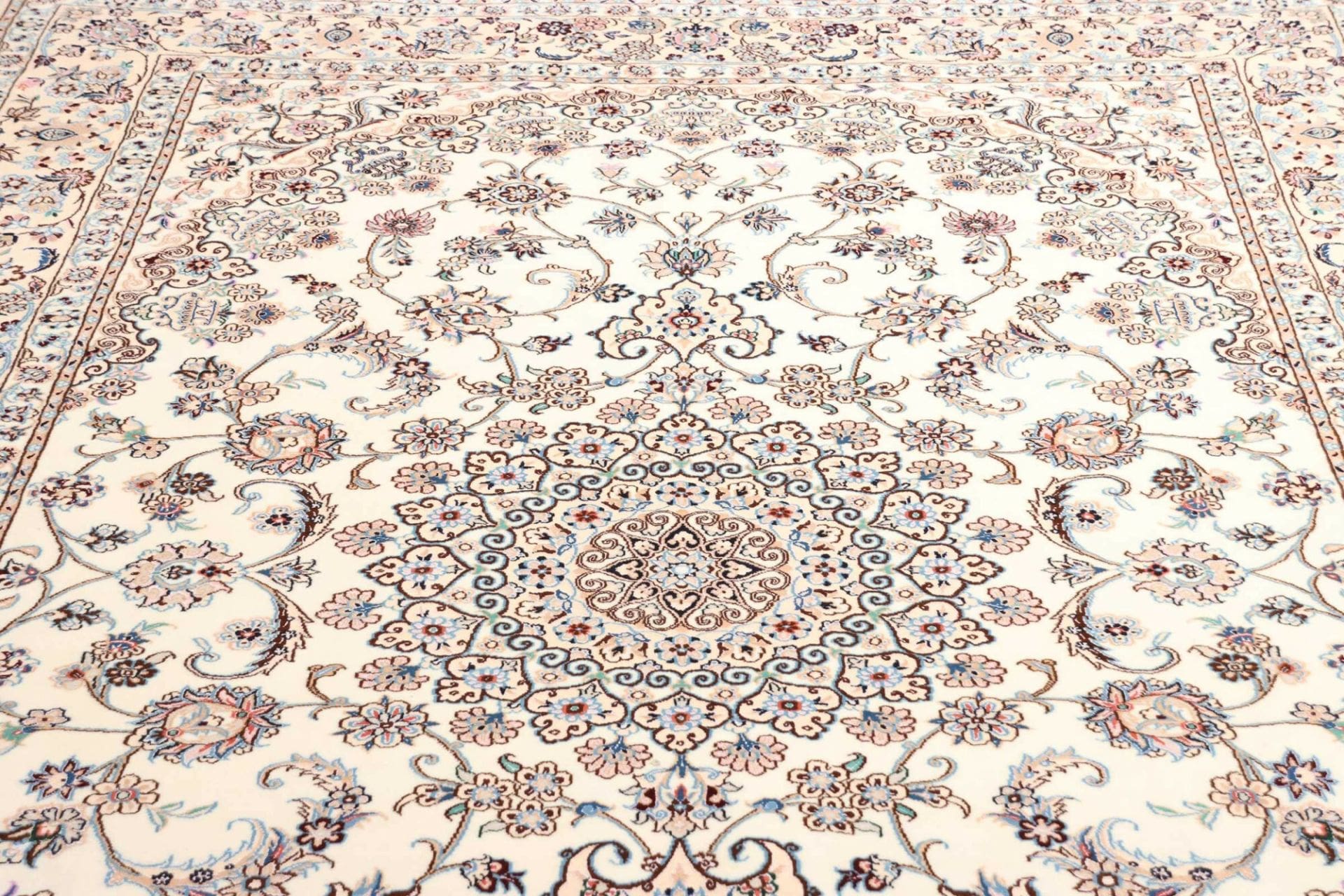 Nain Persian Rug 208 × 317 cm, Wool, hand-knotted