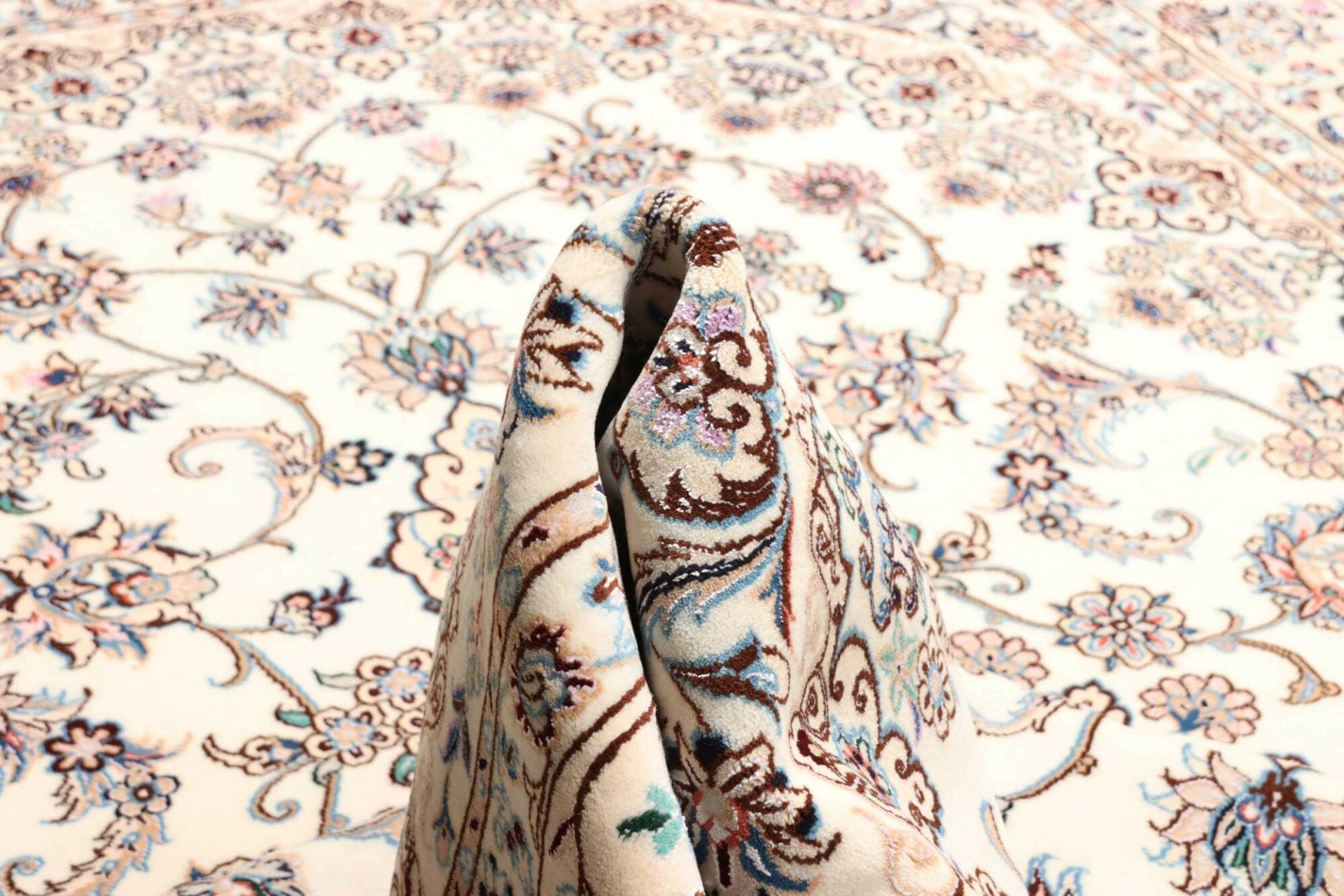 Nain Persian Rug 208 × 317 cm, Wool, hand-knotted