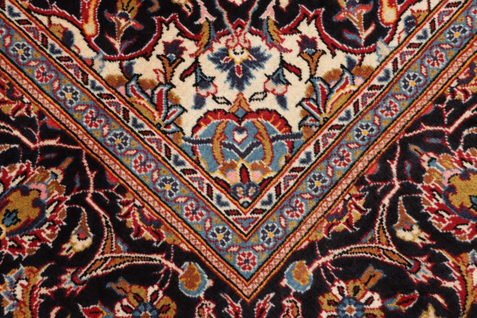 Kashan Persian Rug 207 × 313 cm, Wool, hand-knotted
