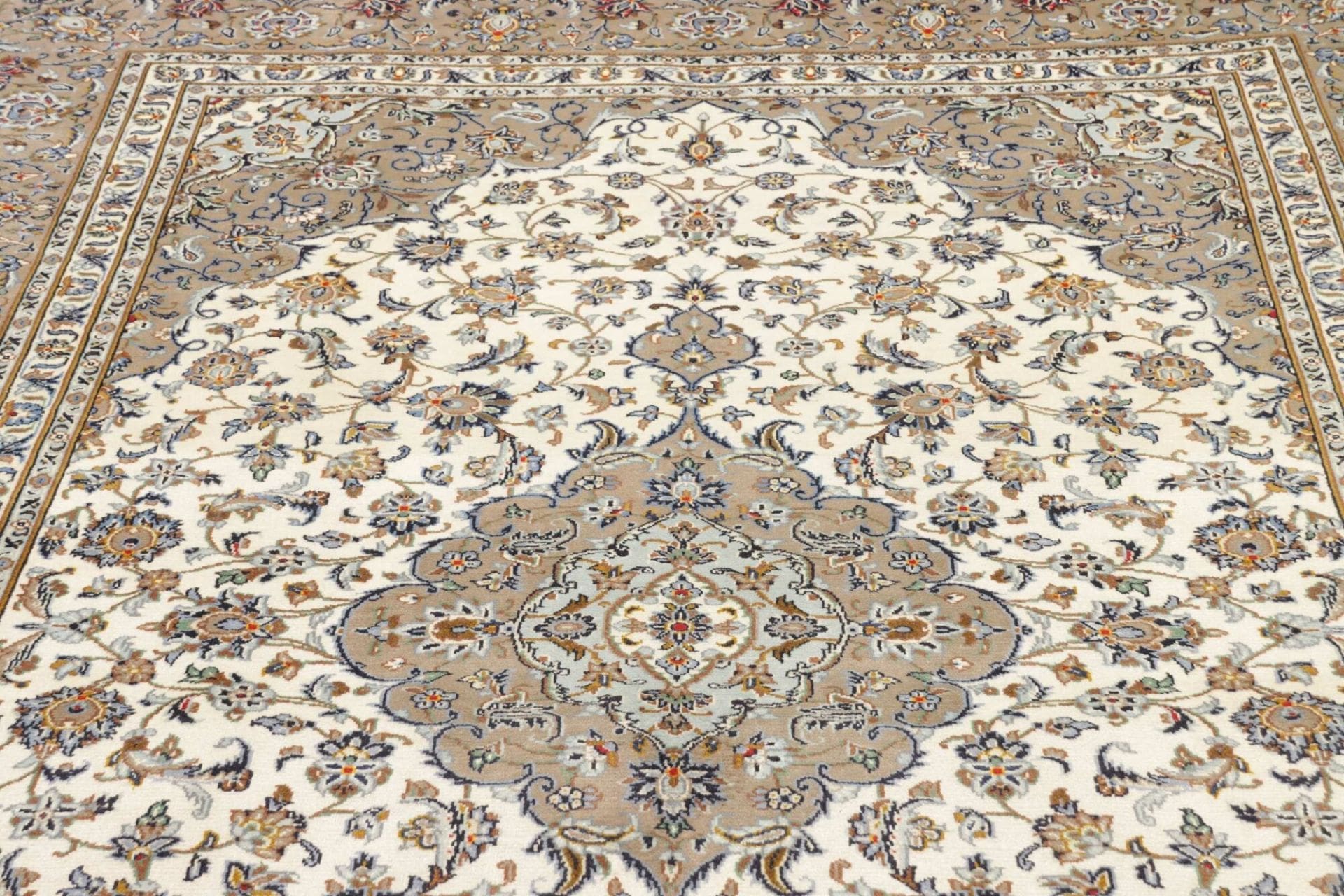 Hand-Knotted Wool Kashan Persian Rug, 210 × 300 cm